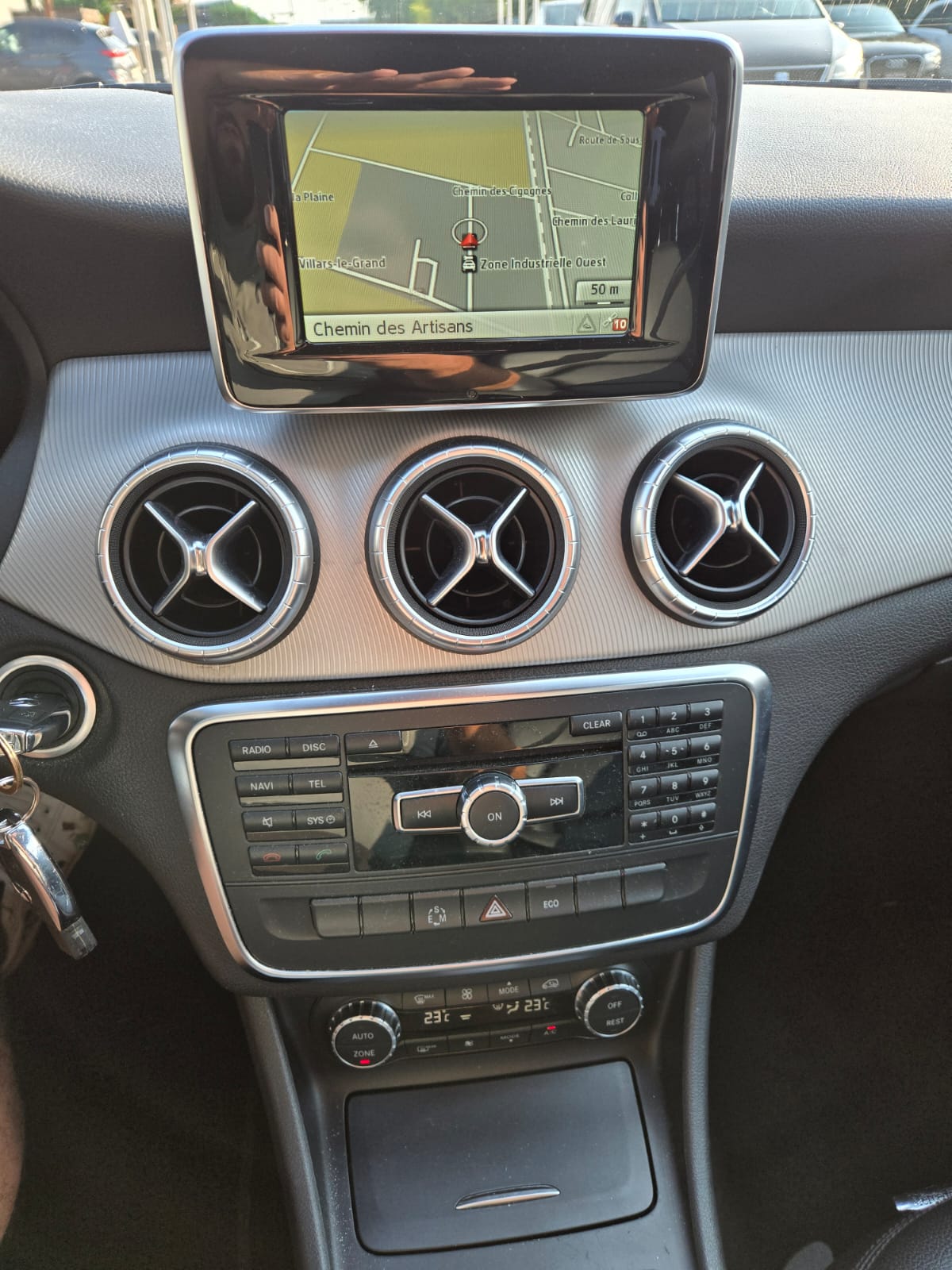 MERCEDES-BENZ CLA 200-image-7