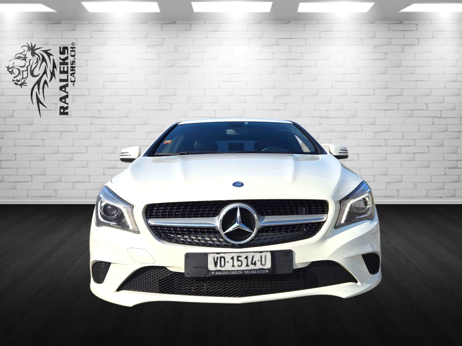 MERCEDES-BENZ CLA 200-showroom-element-1