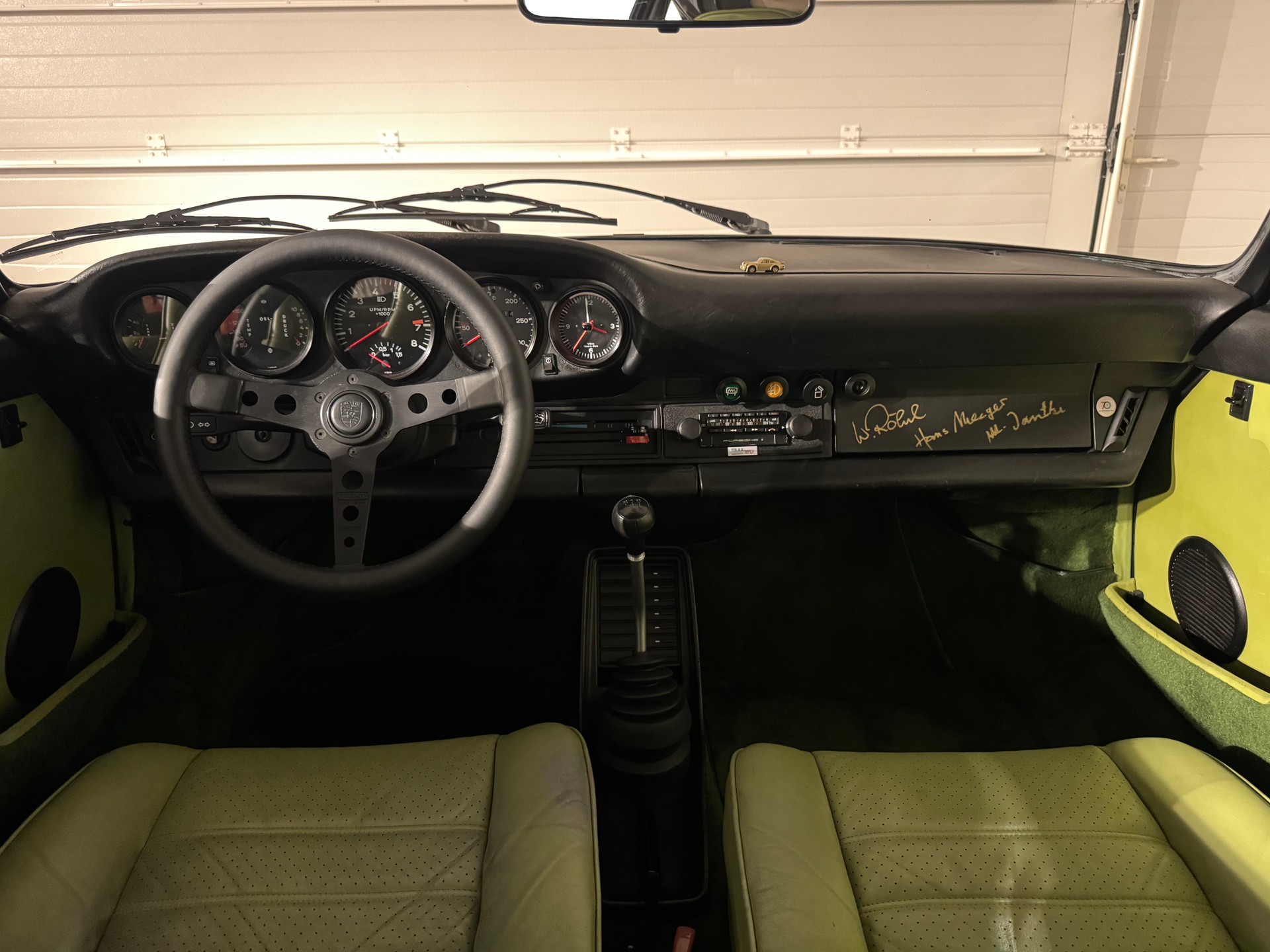 PORSCHE 911 Turbo-image-16