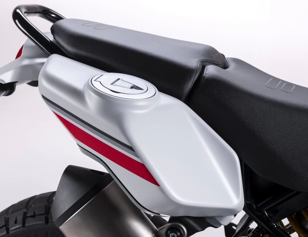 DUCATI Desert X-image-4