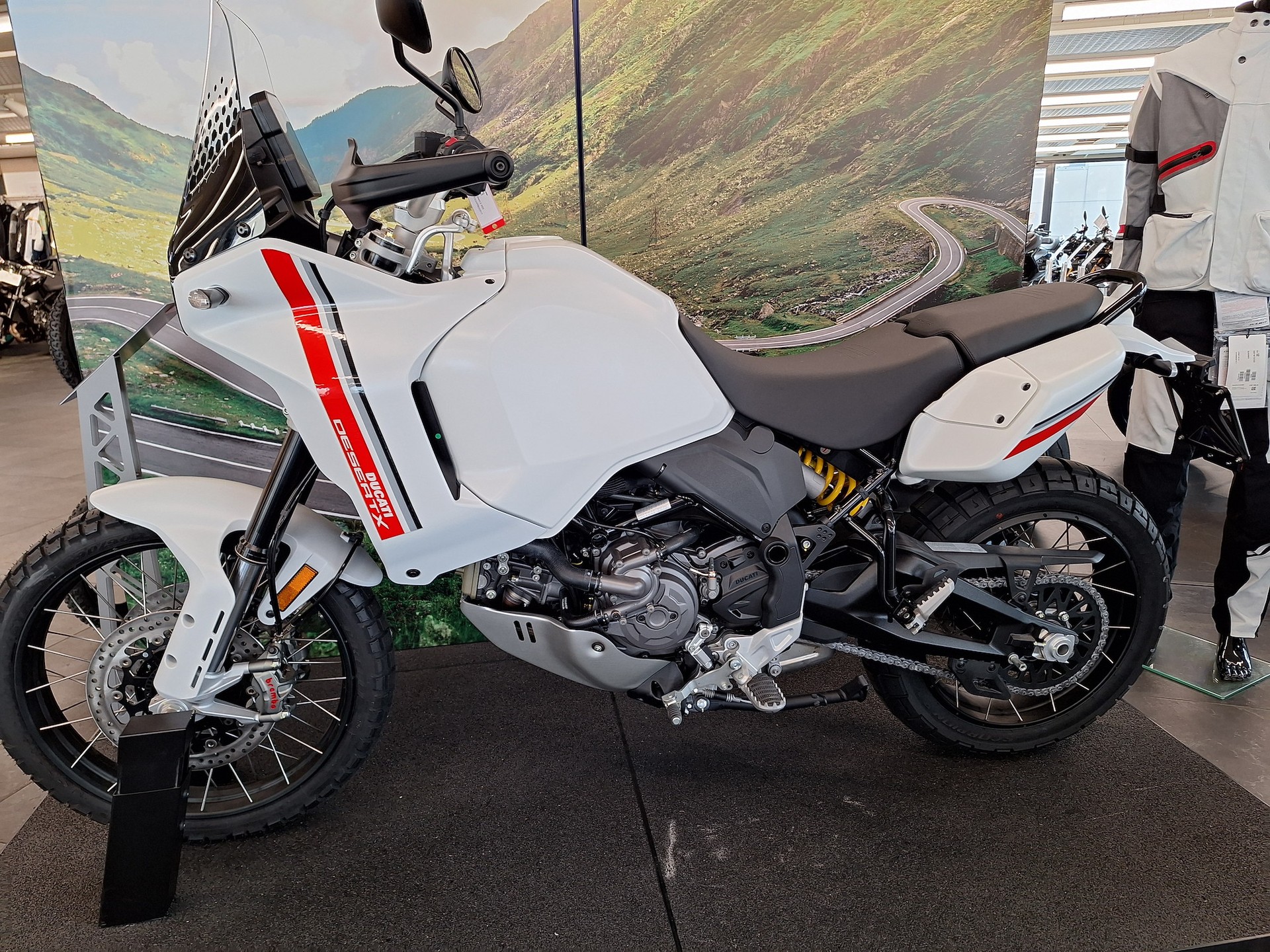 DUCATI Desert X-image-0