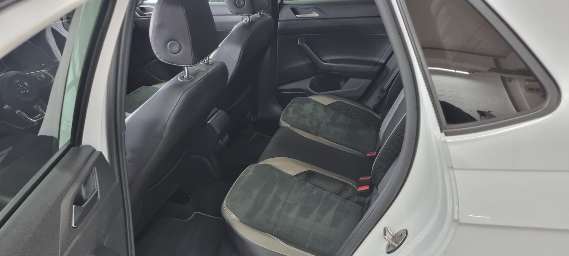 VW Polo 2.0 TSI GTI DSG-image-6