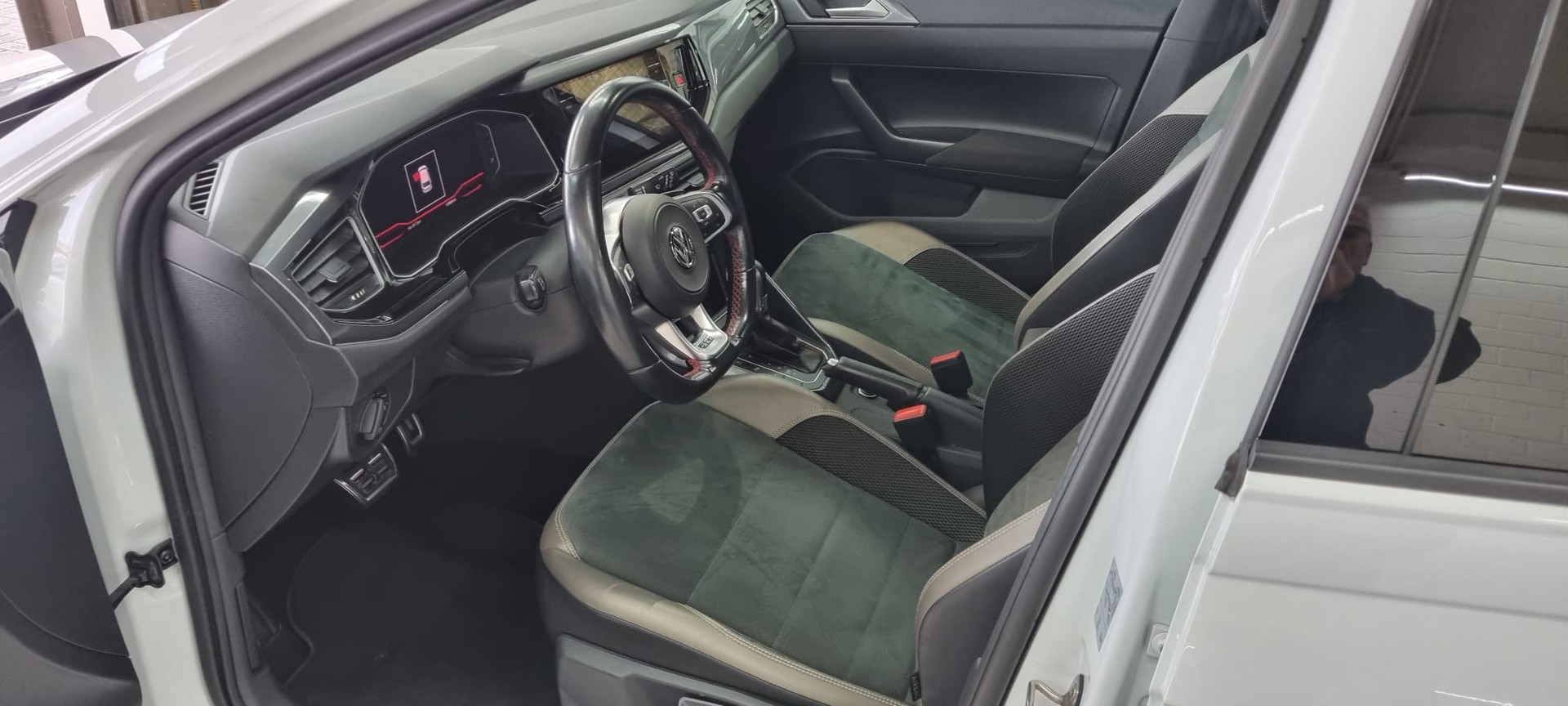 VW Polo 2.0 TSI GTI DSG-image-4