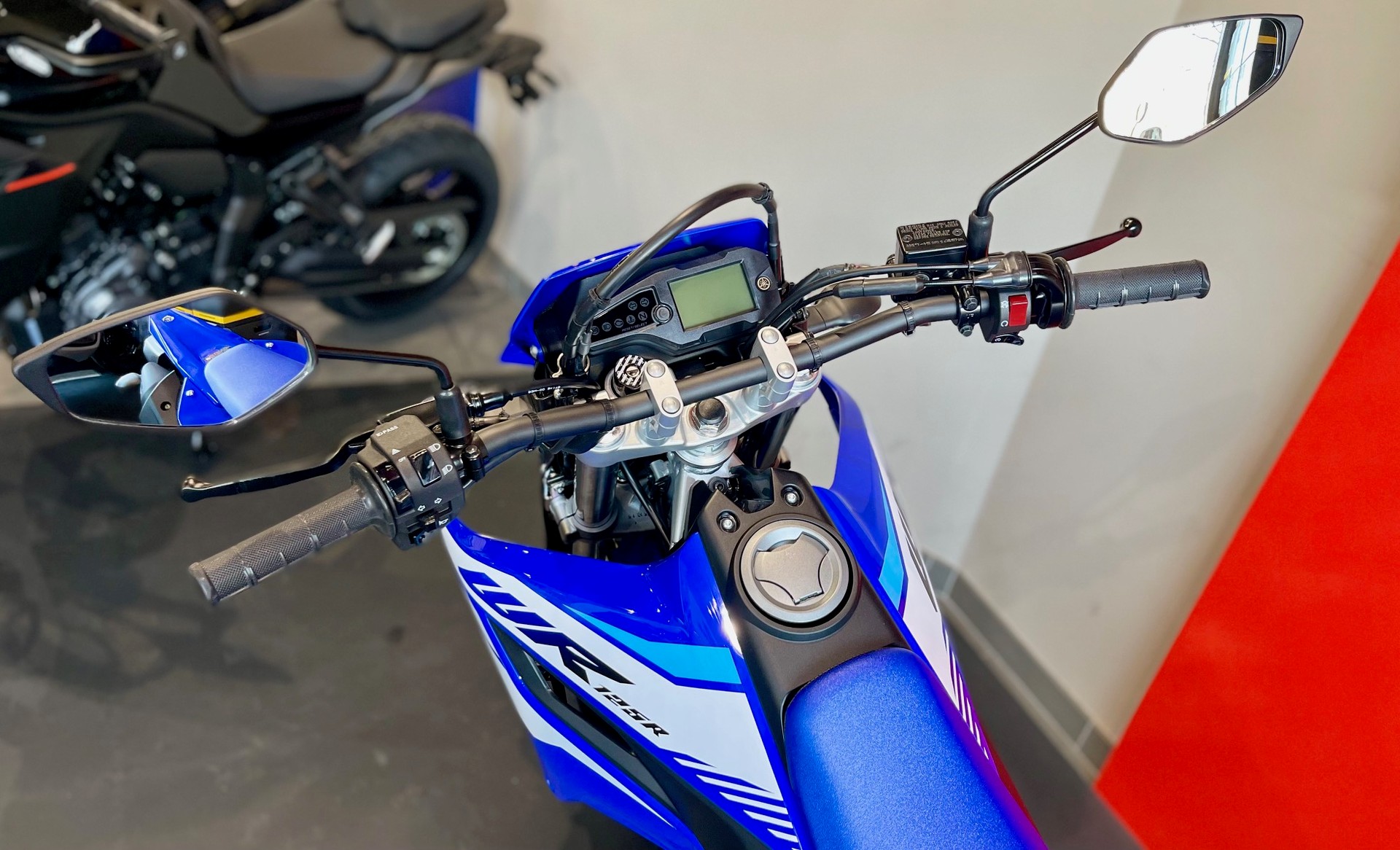 YAMAHA WR125R-image-6