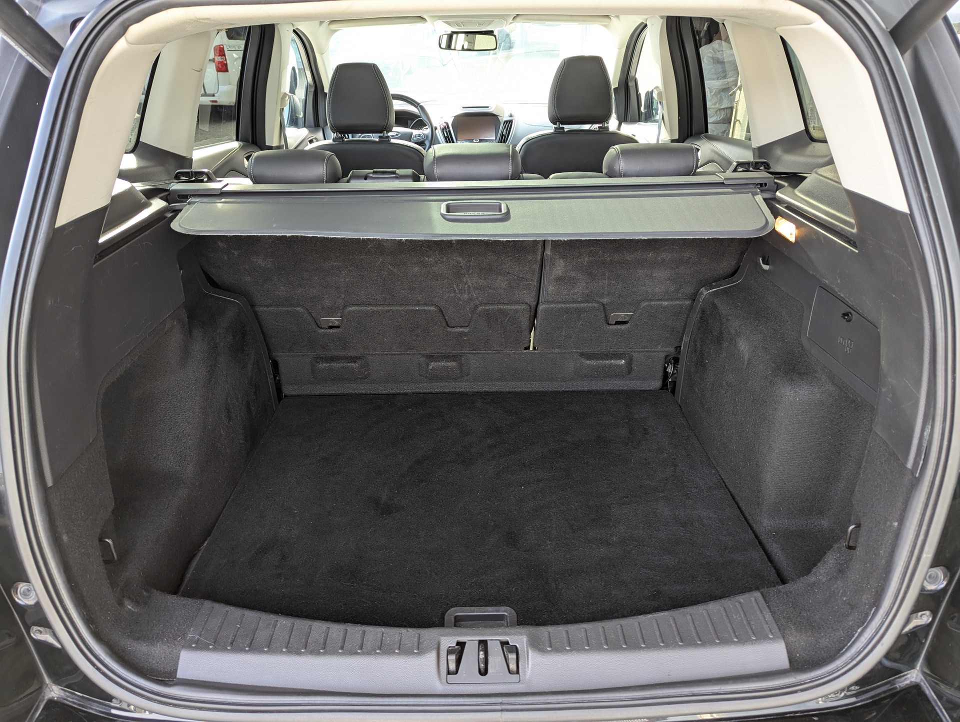FORD Kuga 2.0 TDCi Vignale 4WD PowerShift-image-7