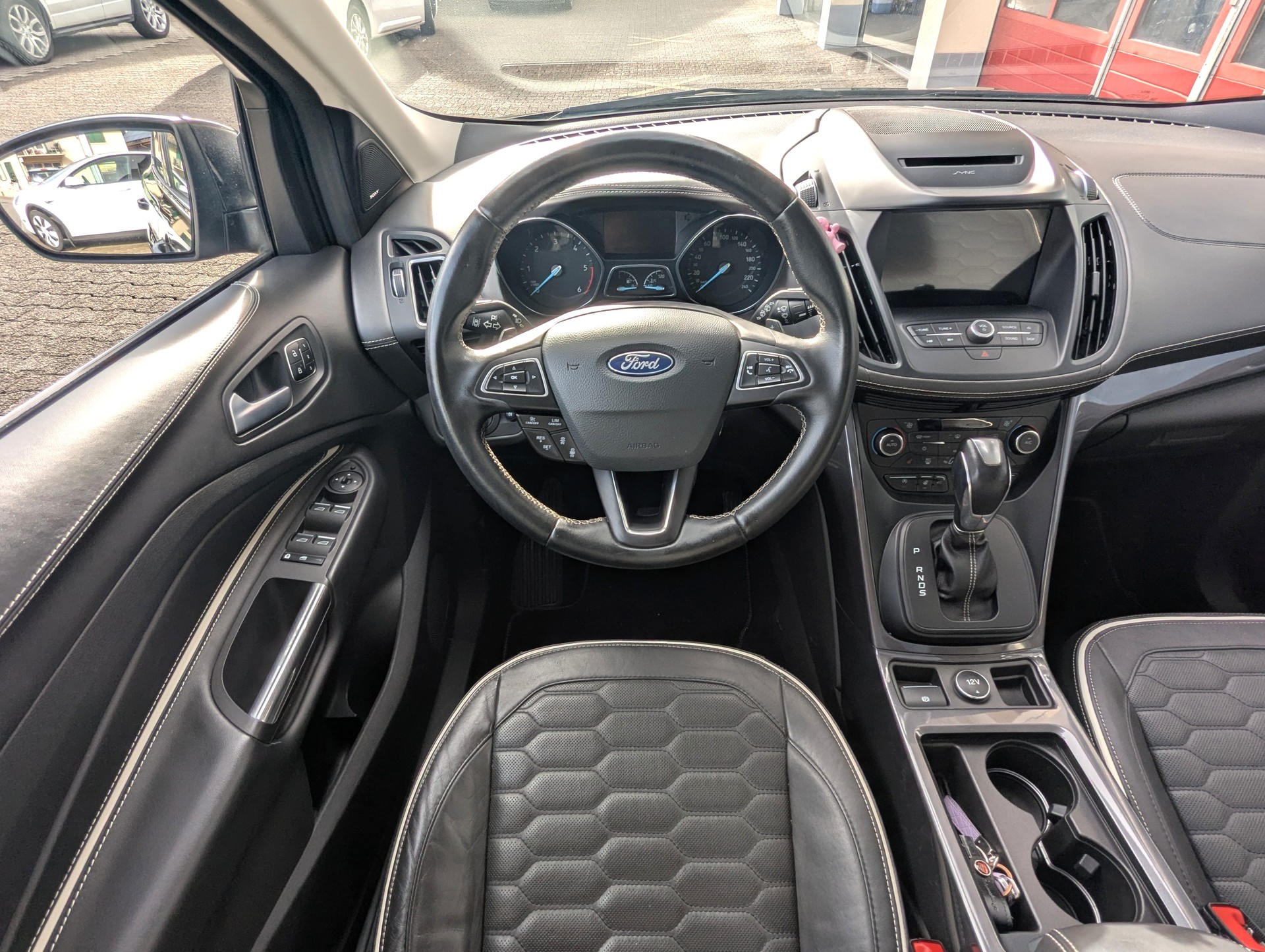 FORD Kuga 2.0 TDCi Vignale 4WD PowerShift-image-11