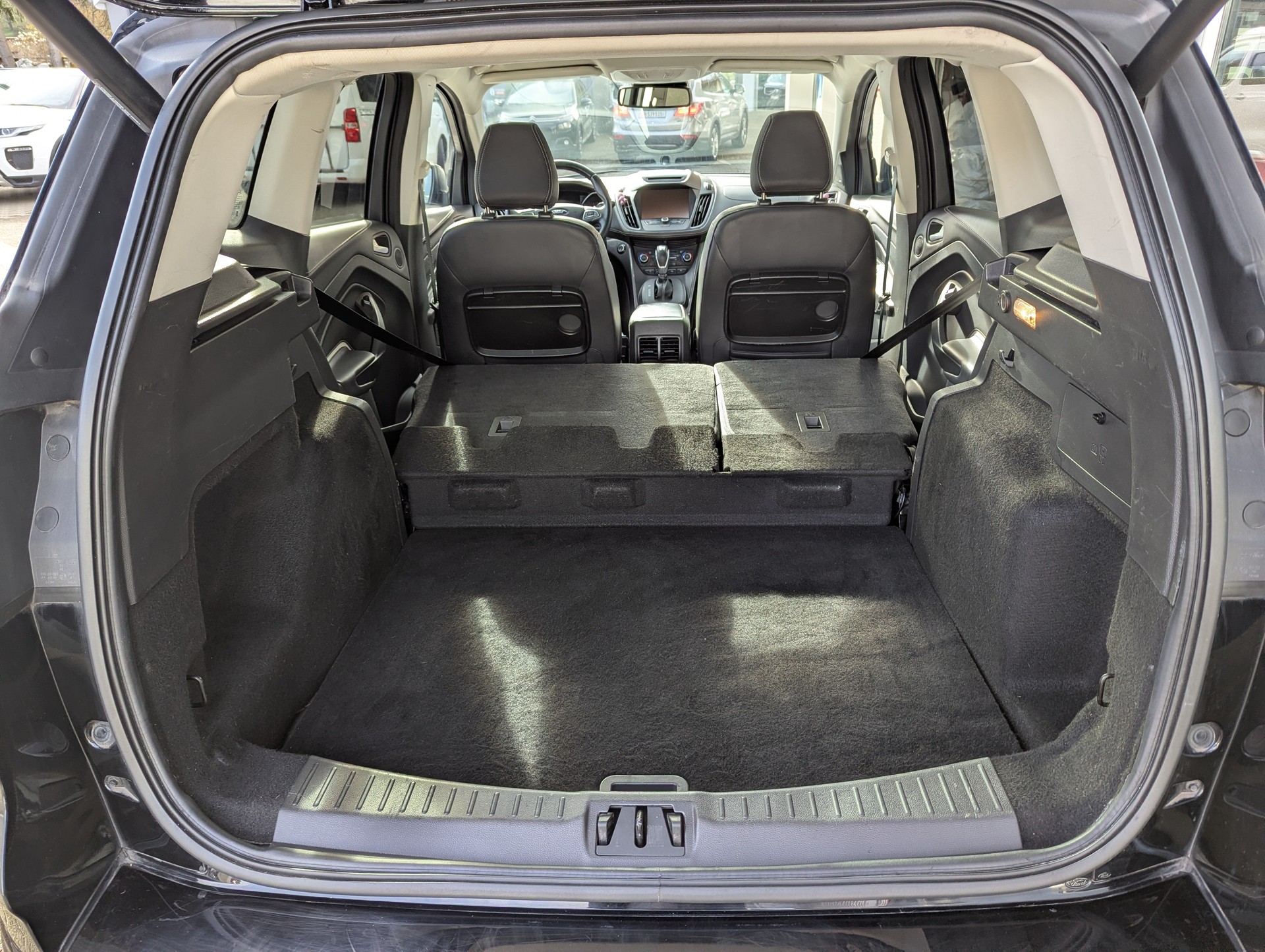 FORD Kuga 2.0 TDCi Vignale 4WD PowerShift-image-8