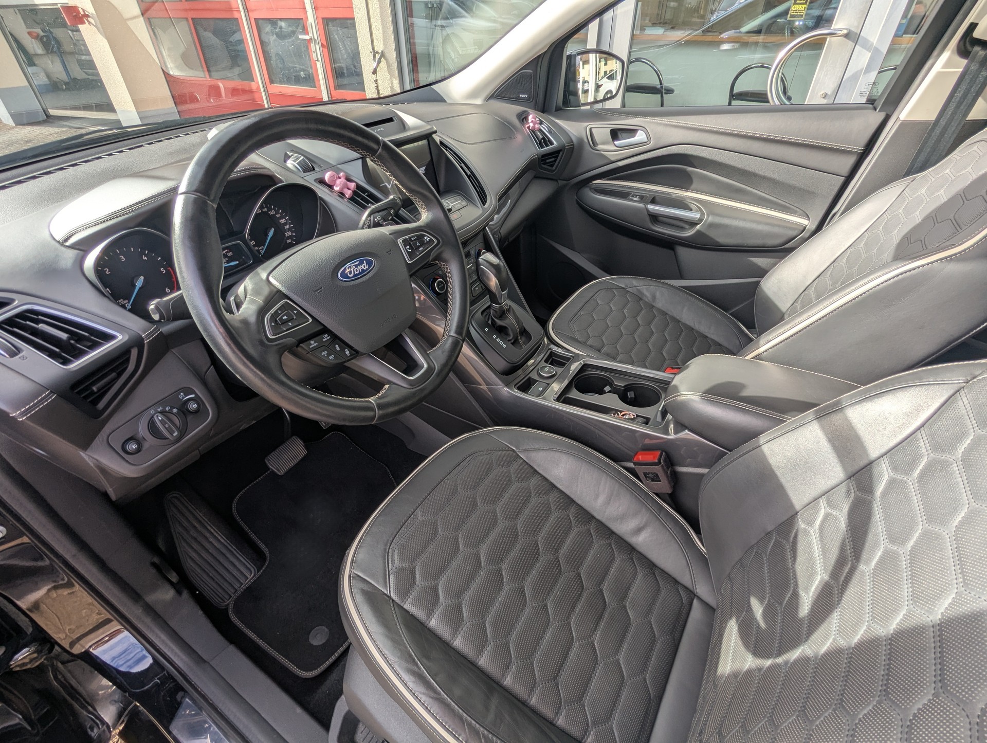 FORD Kuga 2.0 TDCi Vignale 4WD PowerShift-image-13