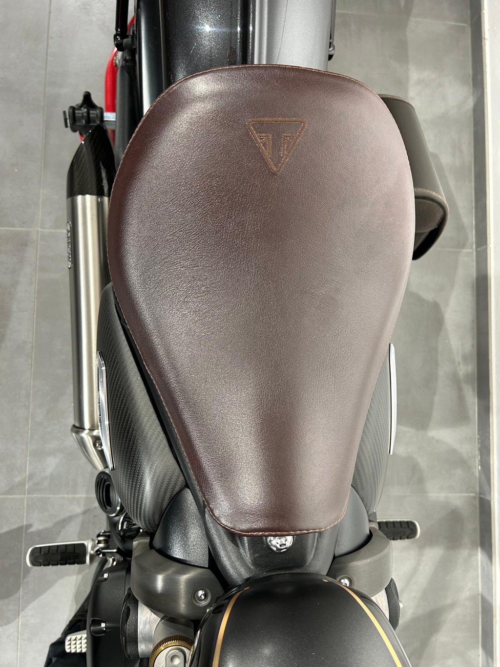 TRIUMPH Bonneville 1200 Bobber (Limited Edition)-image-7