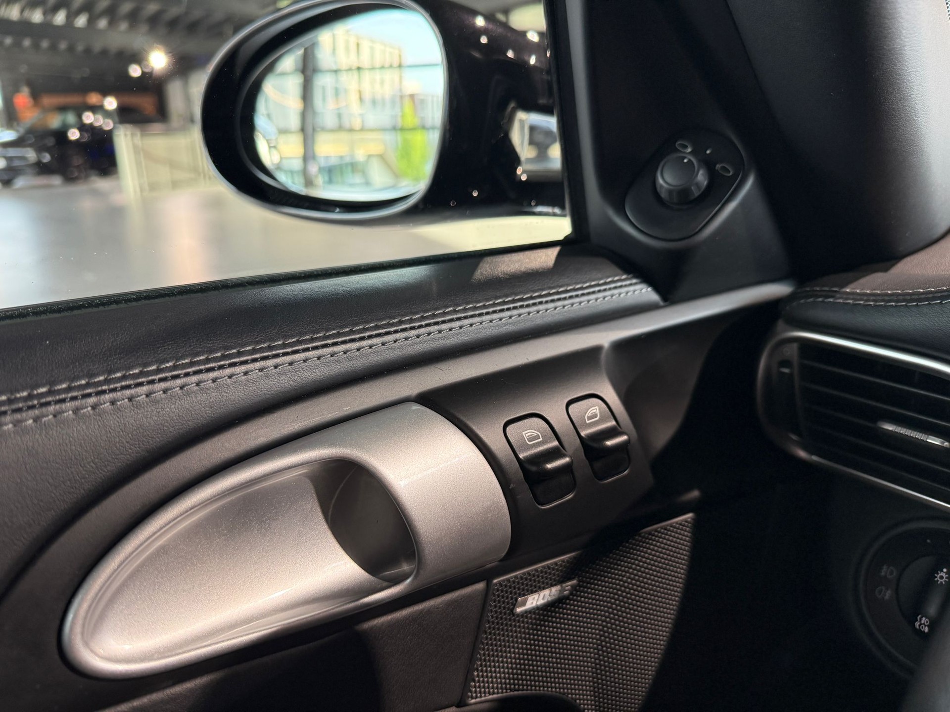 PORSCHE 911 Carrera 4S-image-15