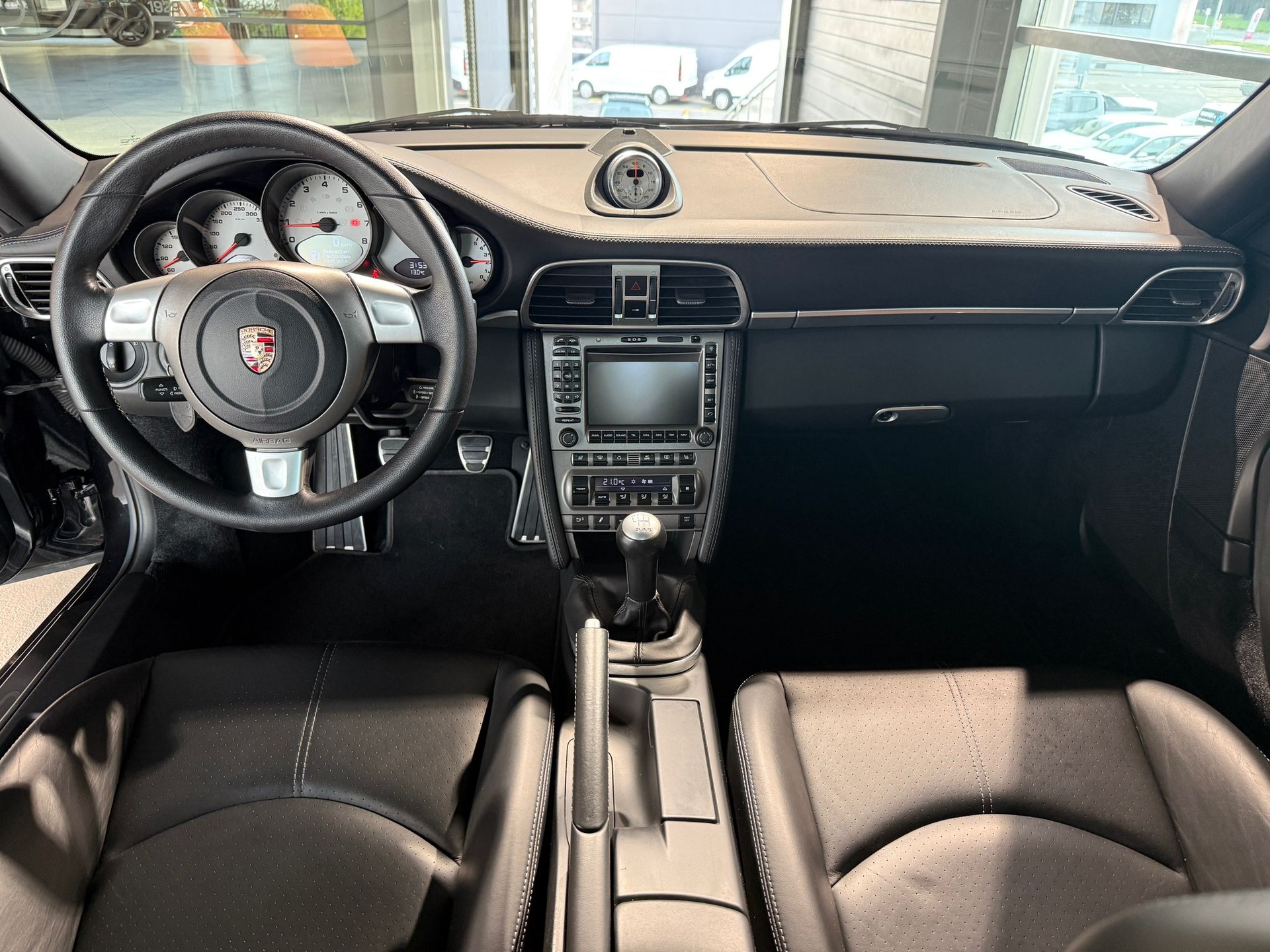PORSCHE 911 Carrera 4S-image-10