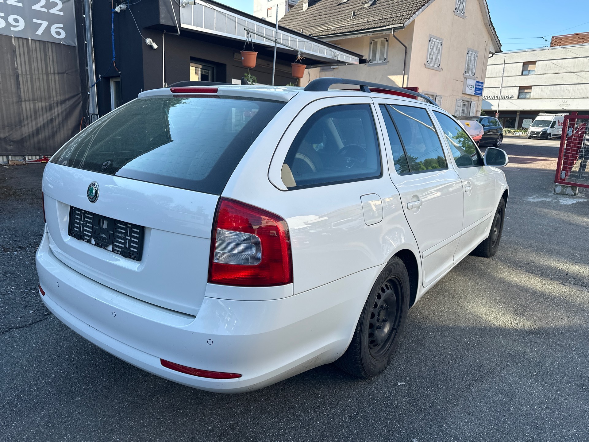 SKODA Octavia Combi 1.4 TSI Family DSG-image-6