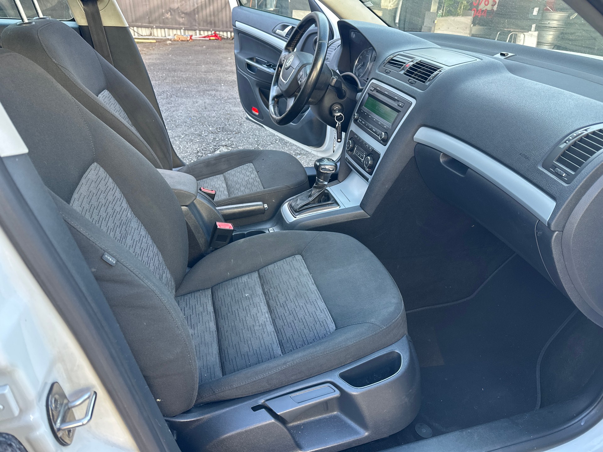 SKODA Octavia Combi 1.4 TSI Family DSG-image-12