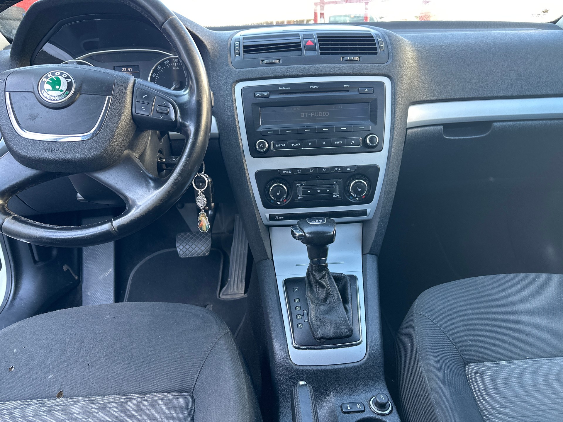 SKODA Octavia Combi 1.4 TSI Family DSG-image-13