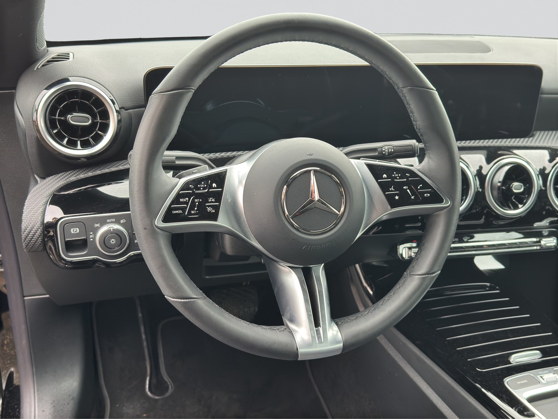 MERCEDES-BENZ CLA 180 7G-DCT-image-9