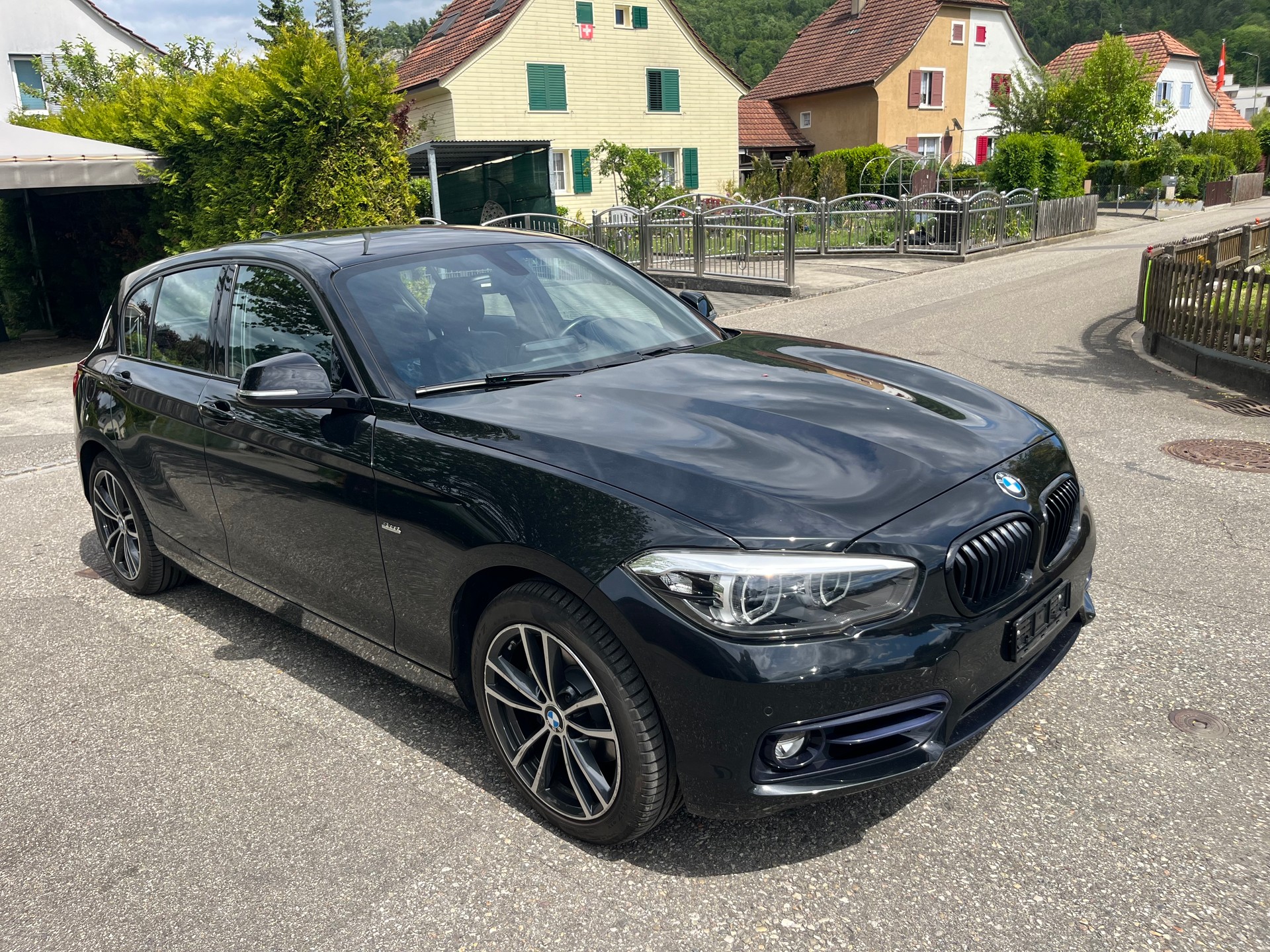 BMW 120i Edition Sport Line-image-1