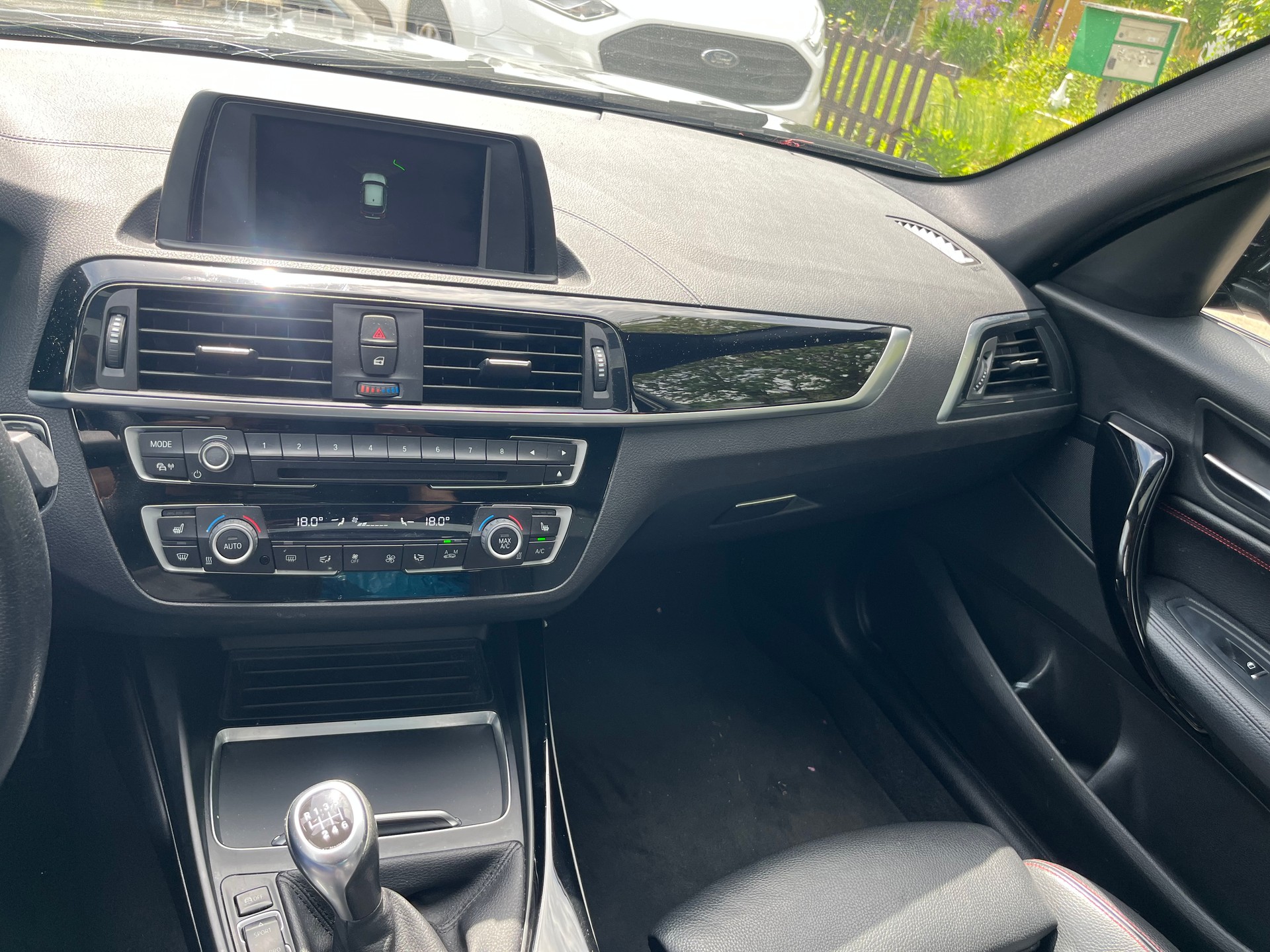 BMW 120i Edition Sport Line-image-12