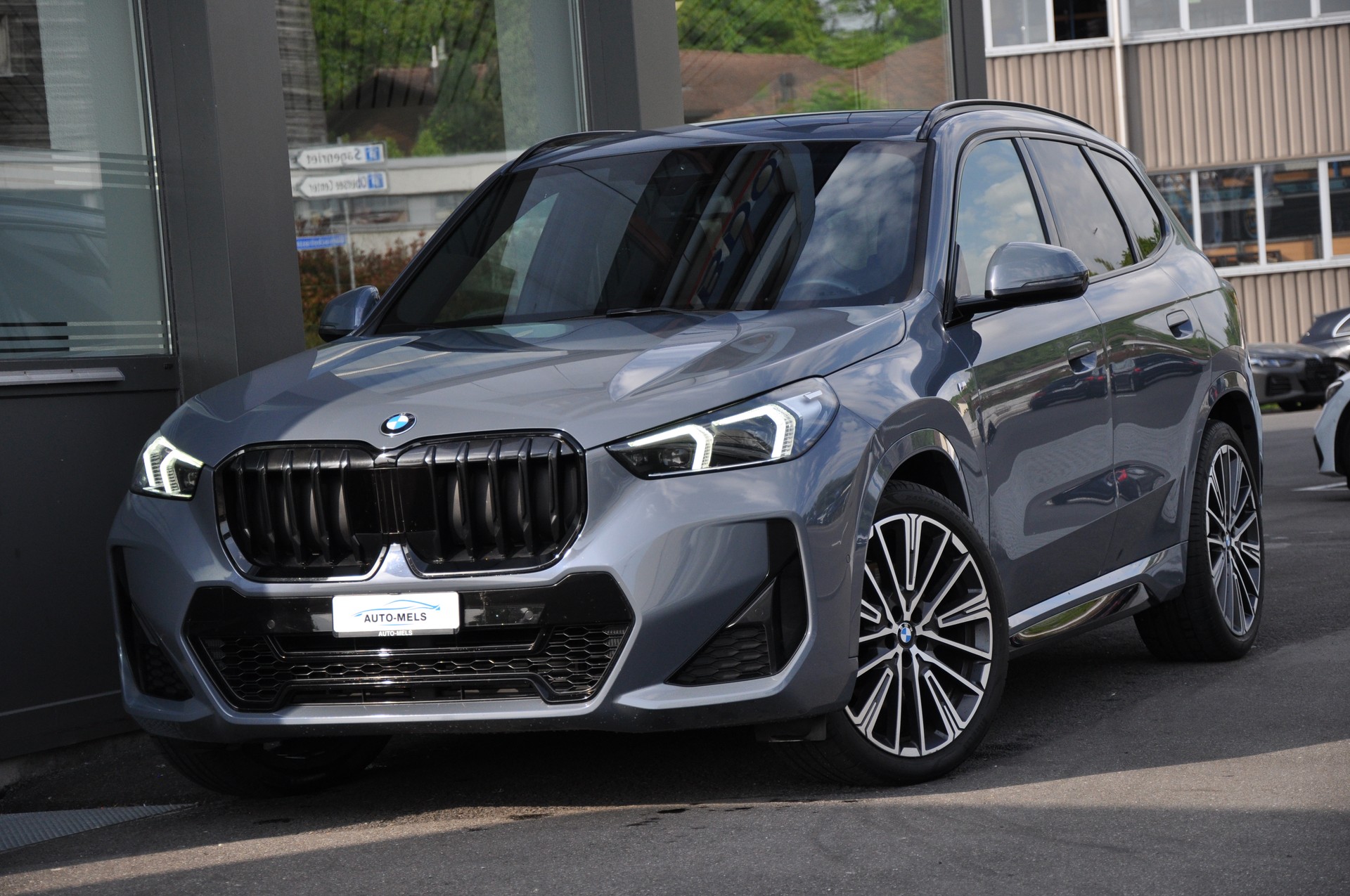 BMW X1 xDrive 23d 48V M Sport-showroom-element-2