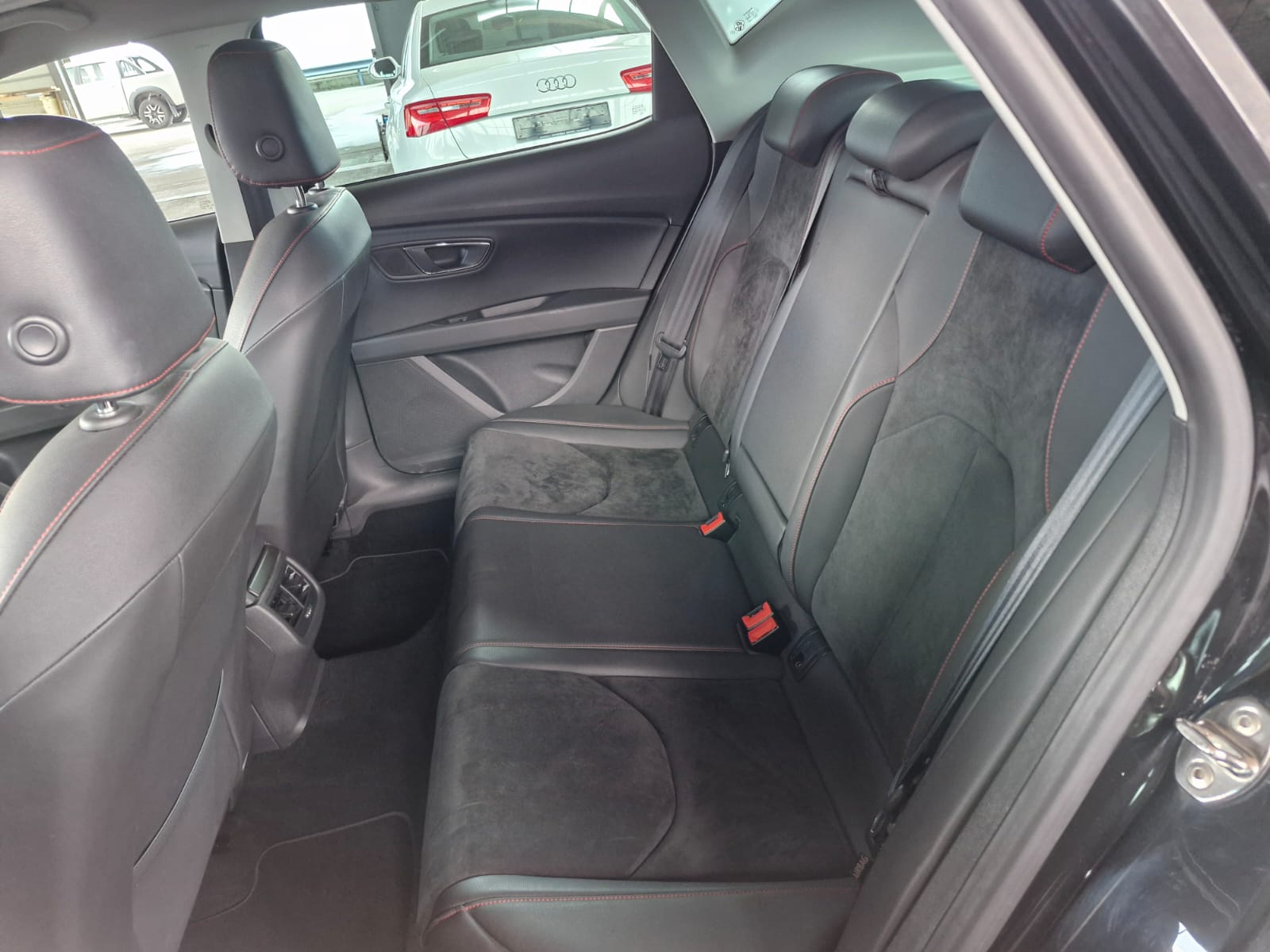 SEAT Leon 1.8 TSI FR Line-image-8