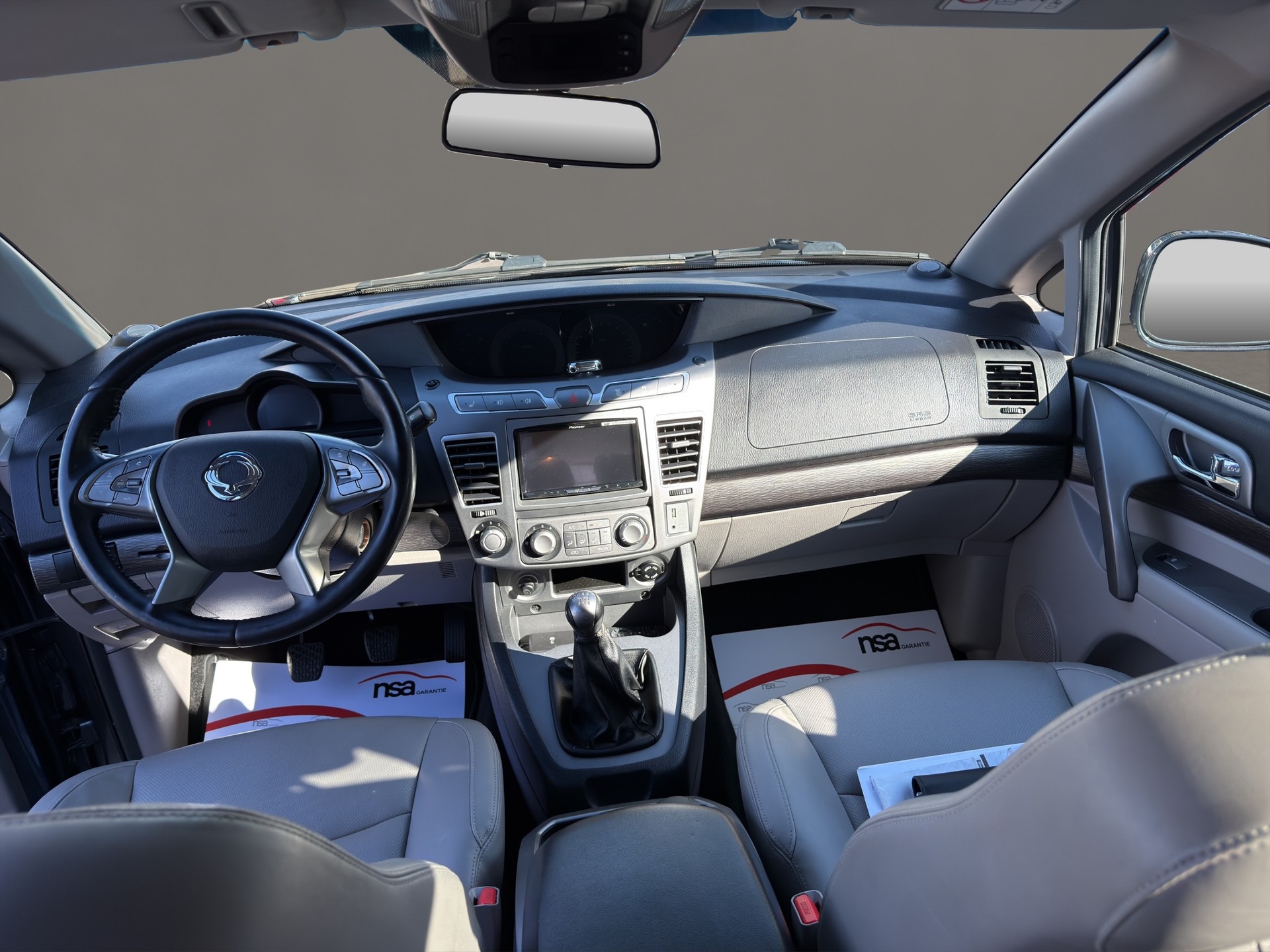 KGM-SsangYong Rodius SV220 e-XDi Crystal Plus Edition 2WD * Frisch Ab MFK & Frisch Ab Service *-image-7