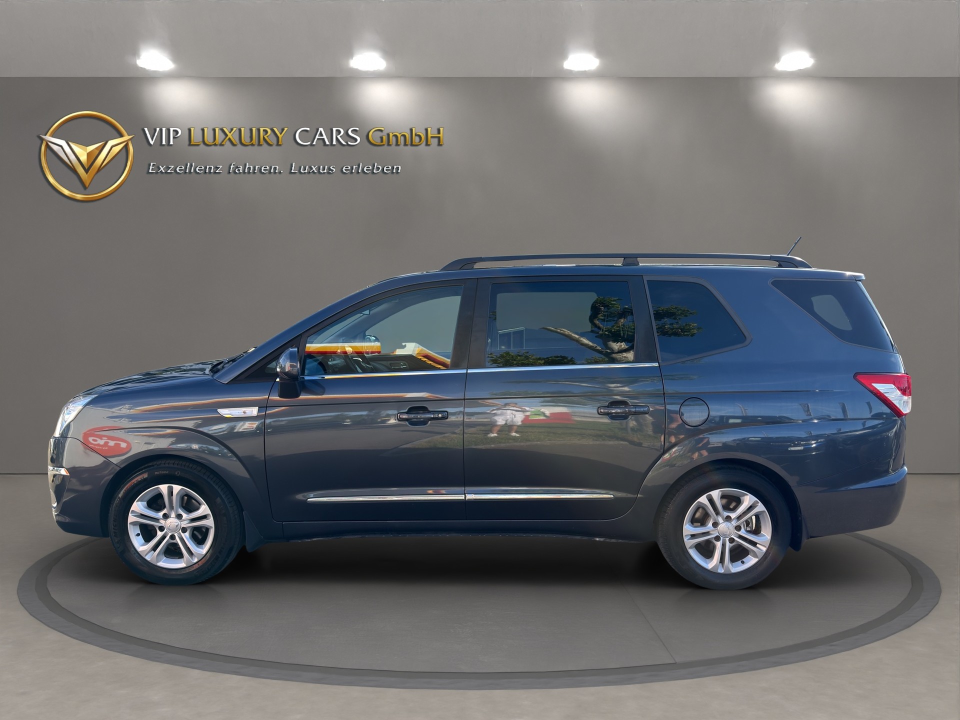 KGM-SsangYong Rodius SV220 e-XDi Crystal Plus Edition 2WD-showroom-element-3