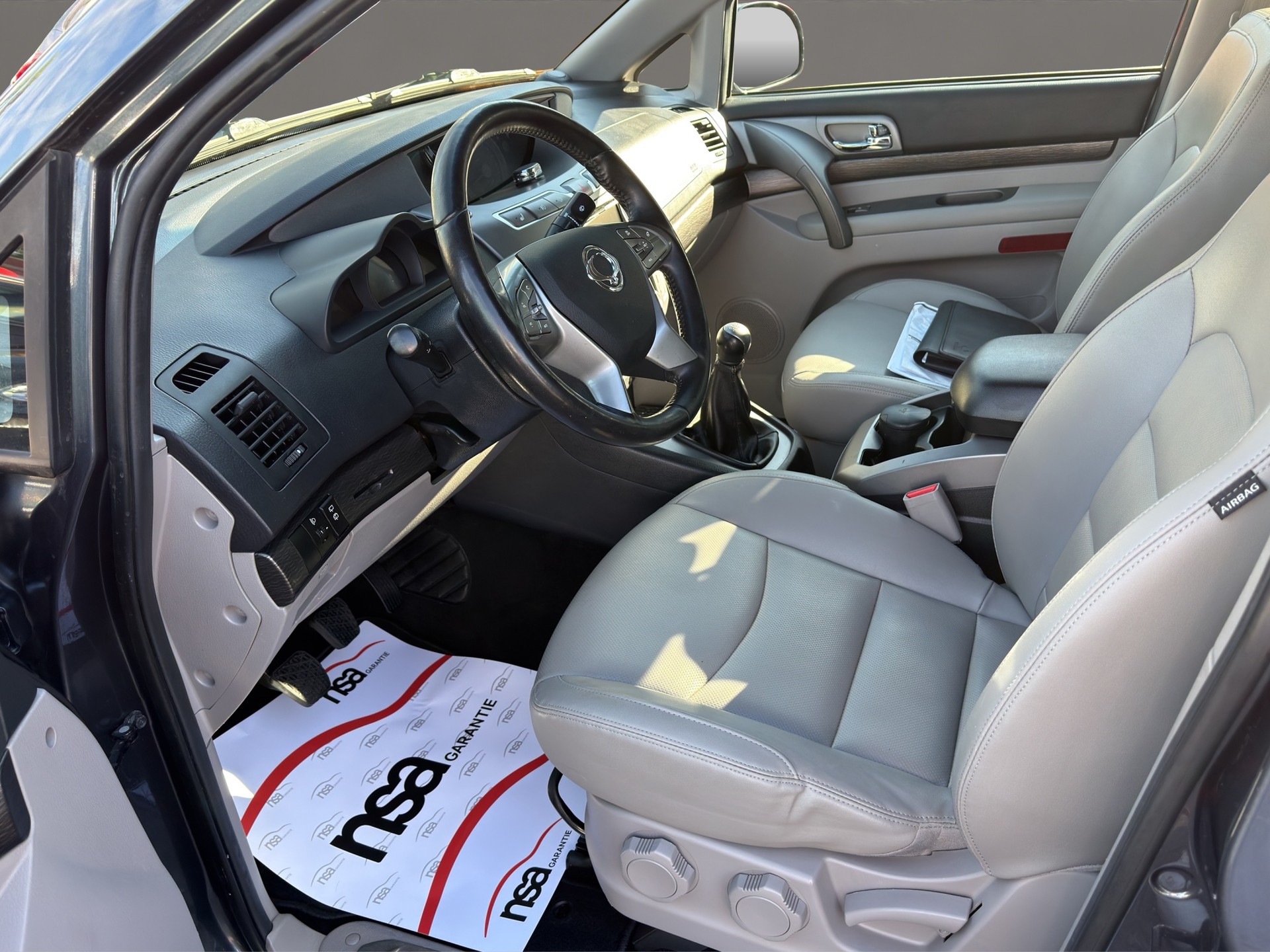 KGM-SsangYong Rodius SV220 e-XDi Crystal Plus Edition 2WD * Frisch Ab MFK & Frisch Ab Service *-image-9