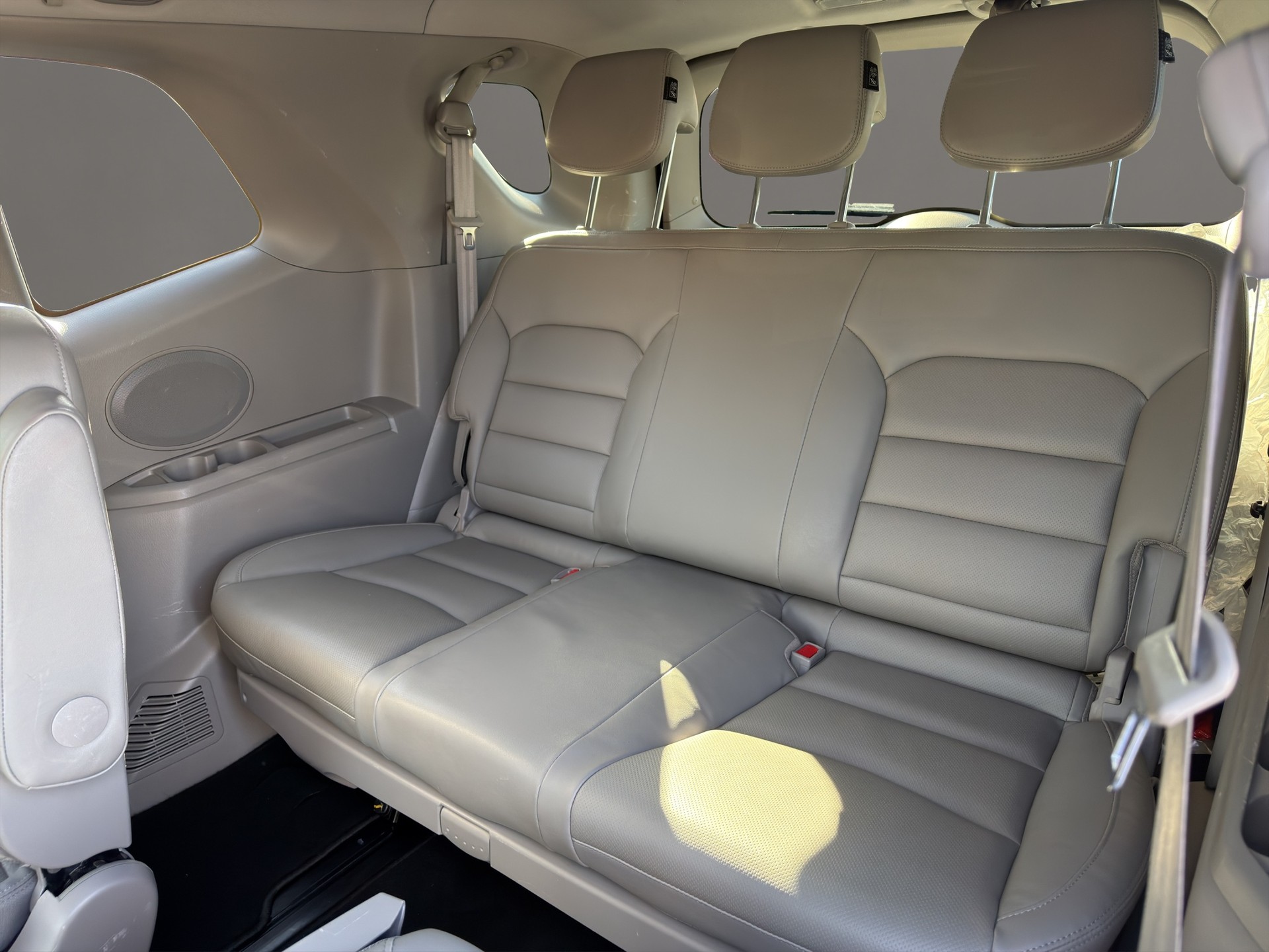 KGM-SsangYong Rodius SV220 e-XDi Crystal Plus Edition 2WD * Frisch Ab MFK & Frisch Ab Service *-image-11
