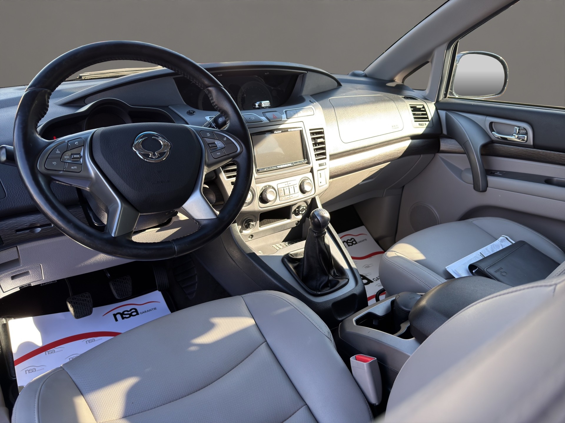 KGM-SsangYong Rodius SV220 e-XDi Crystal Plus Edition 2WD * Frisch Ab MFK & Frisch Ab Service *-image-8