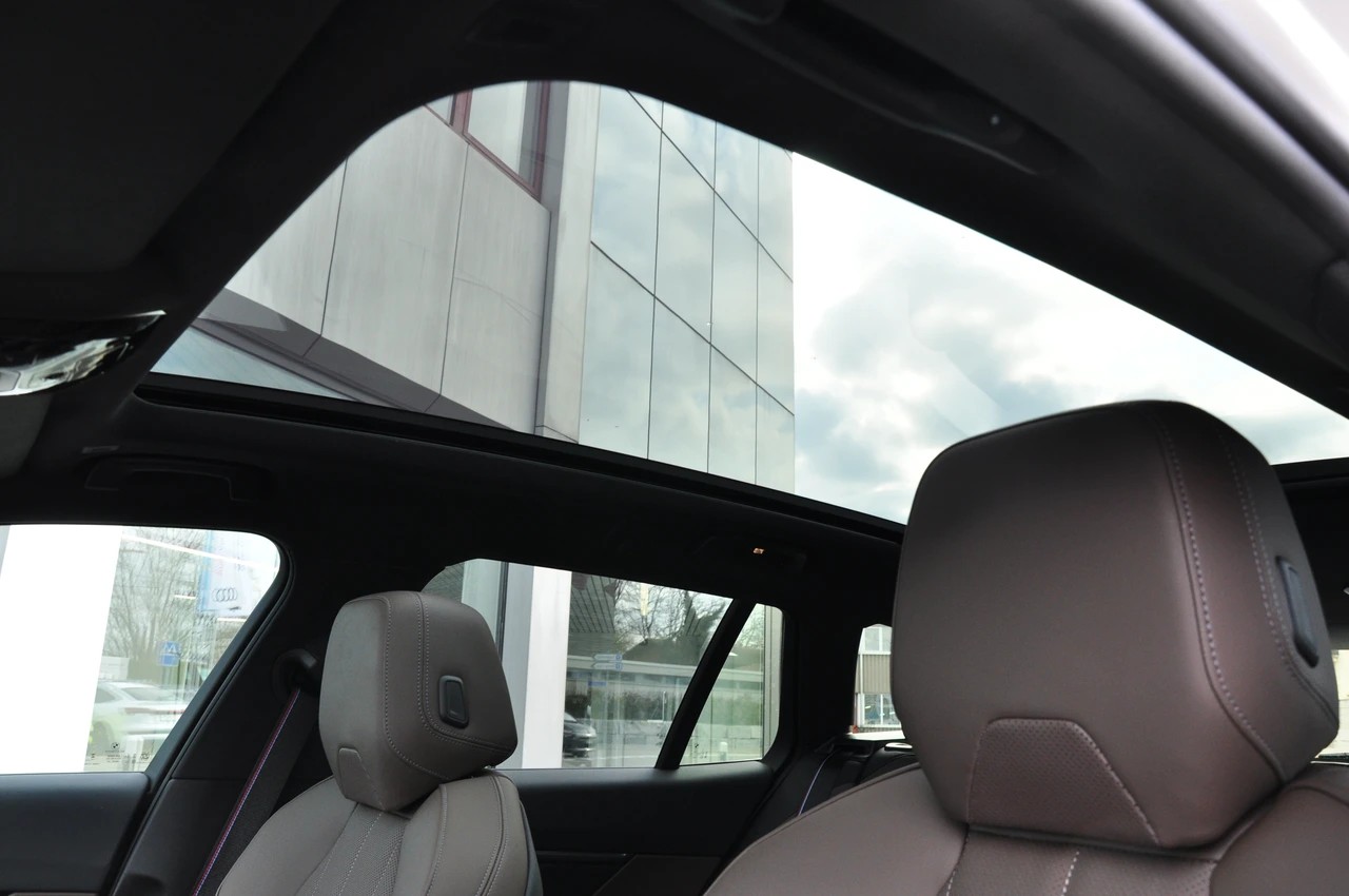 BMW 520d xDrive 48V Touring M Sport Pro Steptronic-image-19