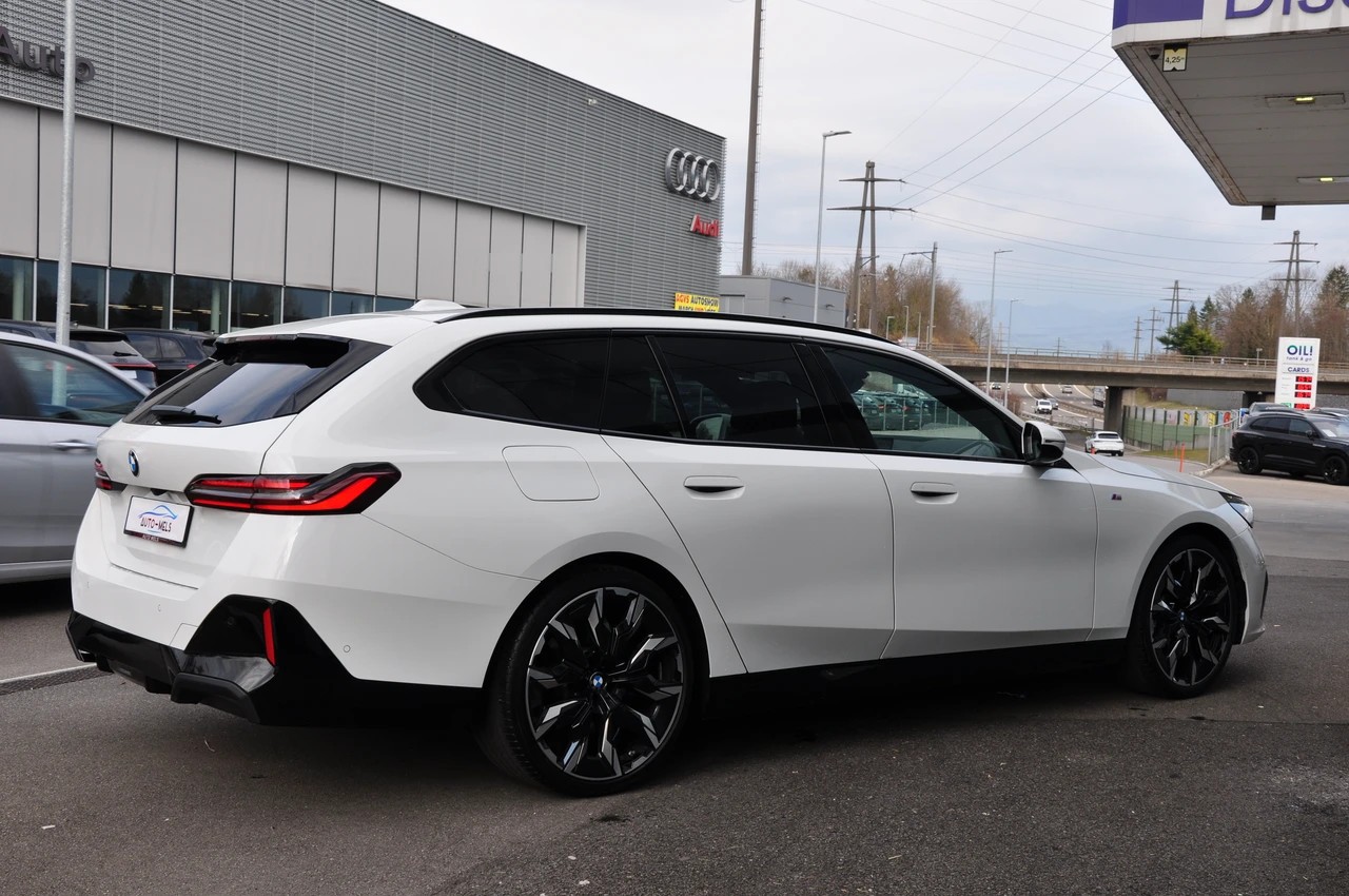 BMW 520d xDrive 48V Touring M Sport Pro Steptronic-image-9
