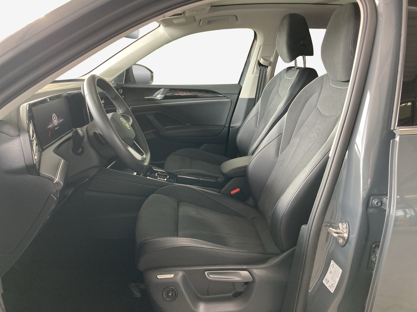 VW Tiguan 2.0 TSI DSG Elegance 4Motion-image-7