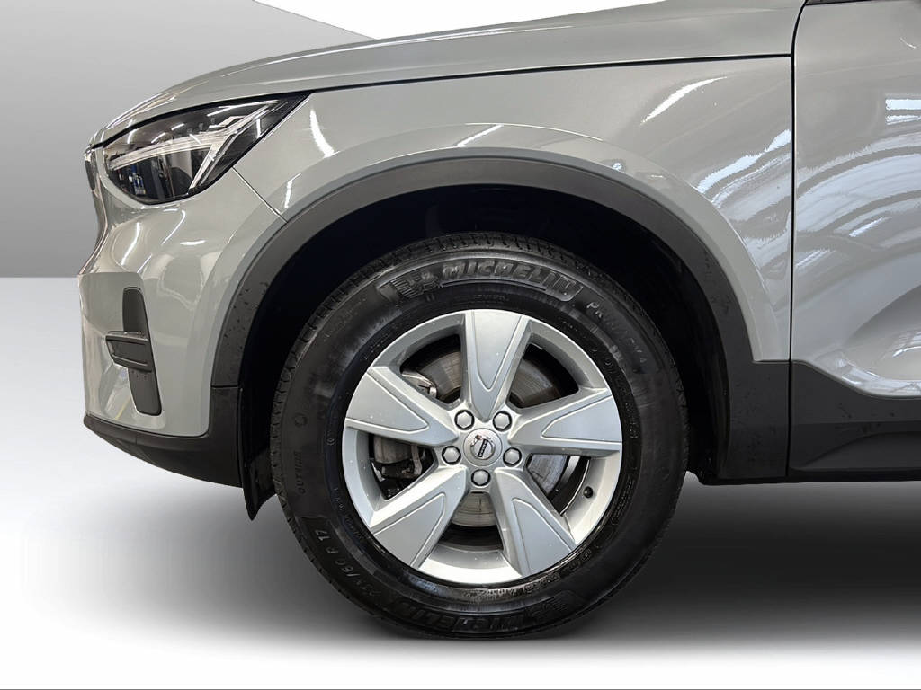 VOLVO XC40 2.0 B3 MH Essential-image-13