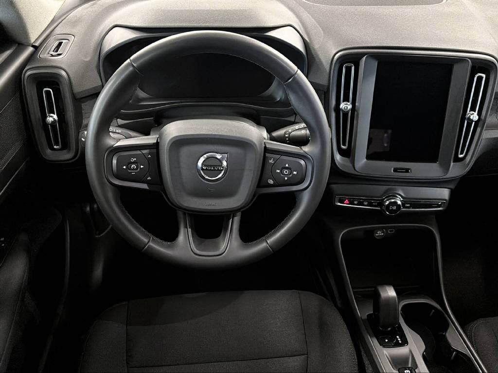 VOLVO XC40 2.0 B3 MH Essential-image-8