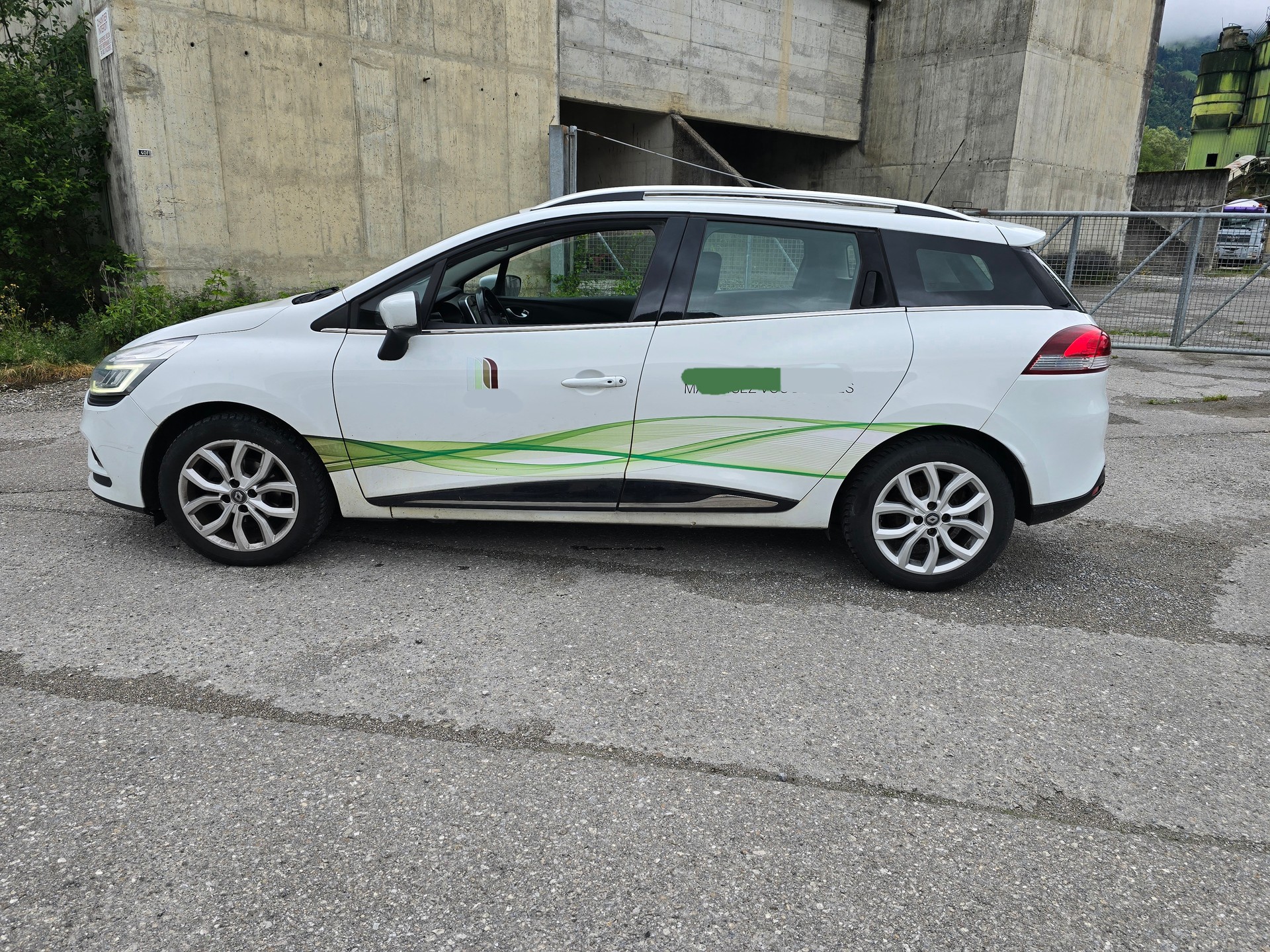 RENAULT Clio Grandtour 1.5 dCi Swiss Edition-image-2