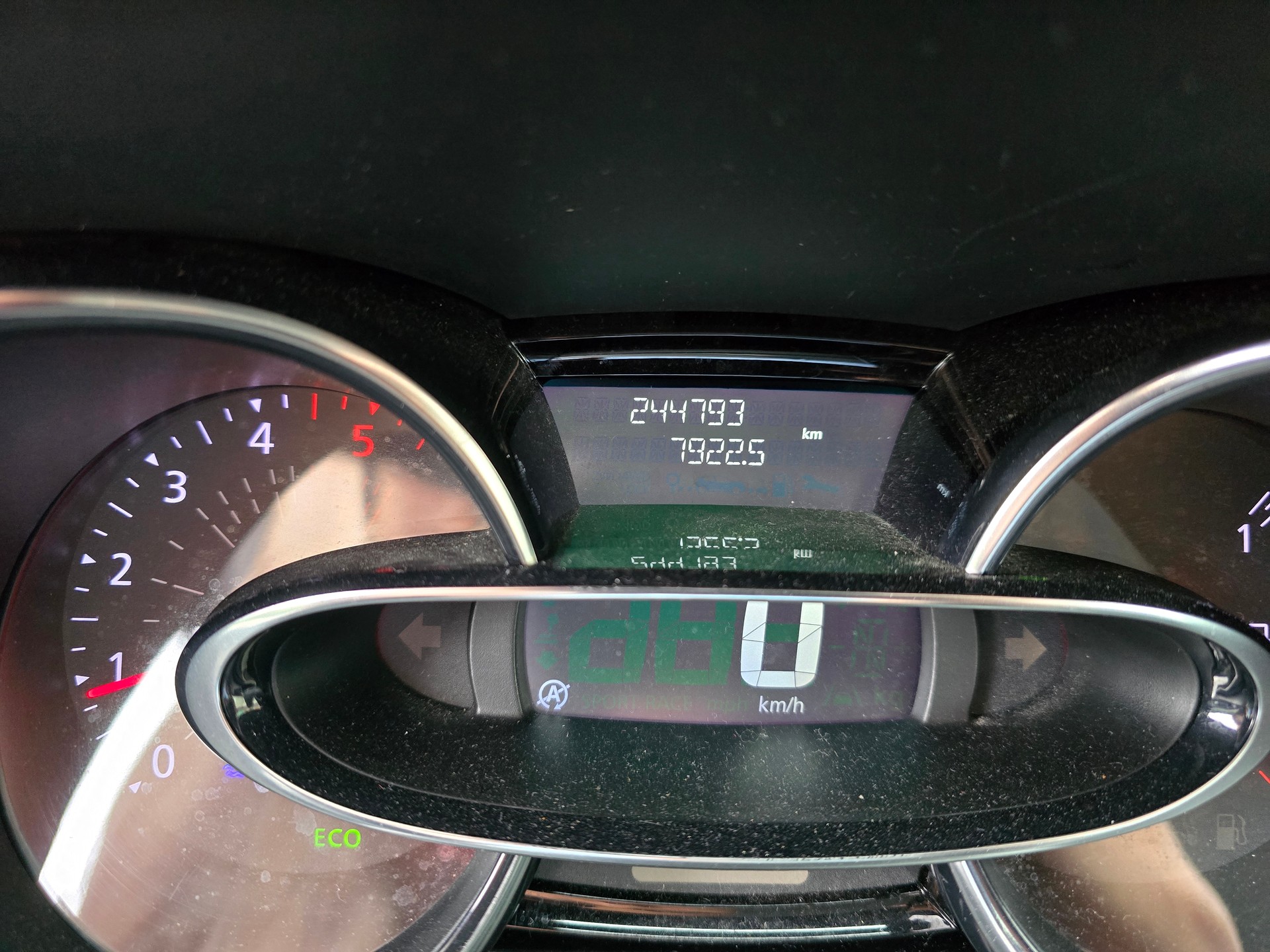 RENAULT Clio Grandtour 1.5 dCi Swiss Edition-image-9