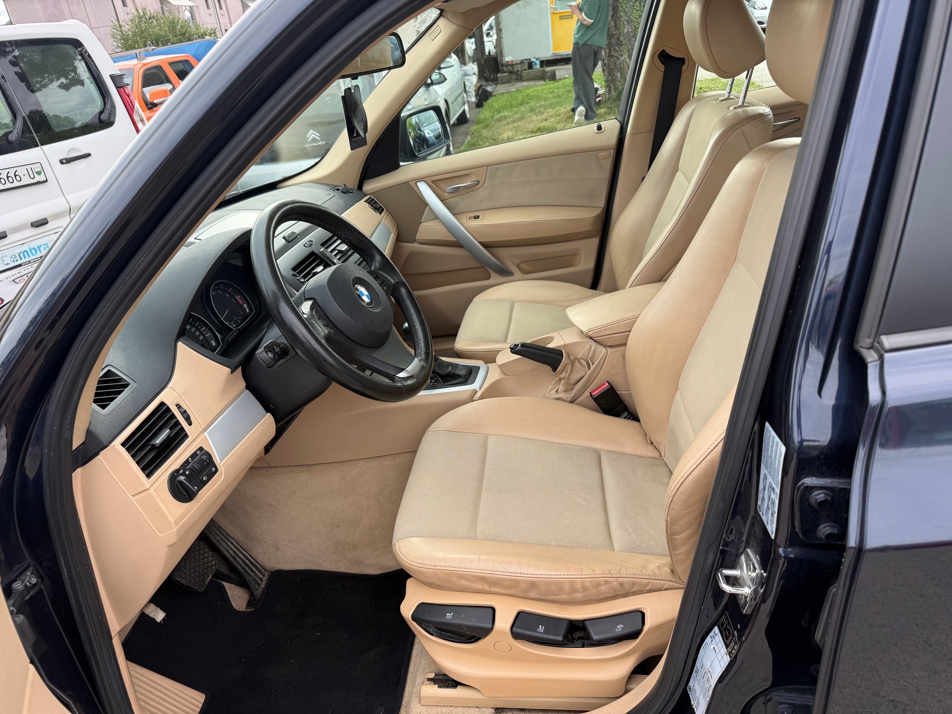 BMW X3 xDrive 25i (2.5si)-image-10