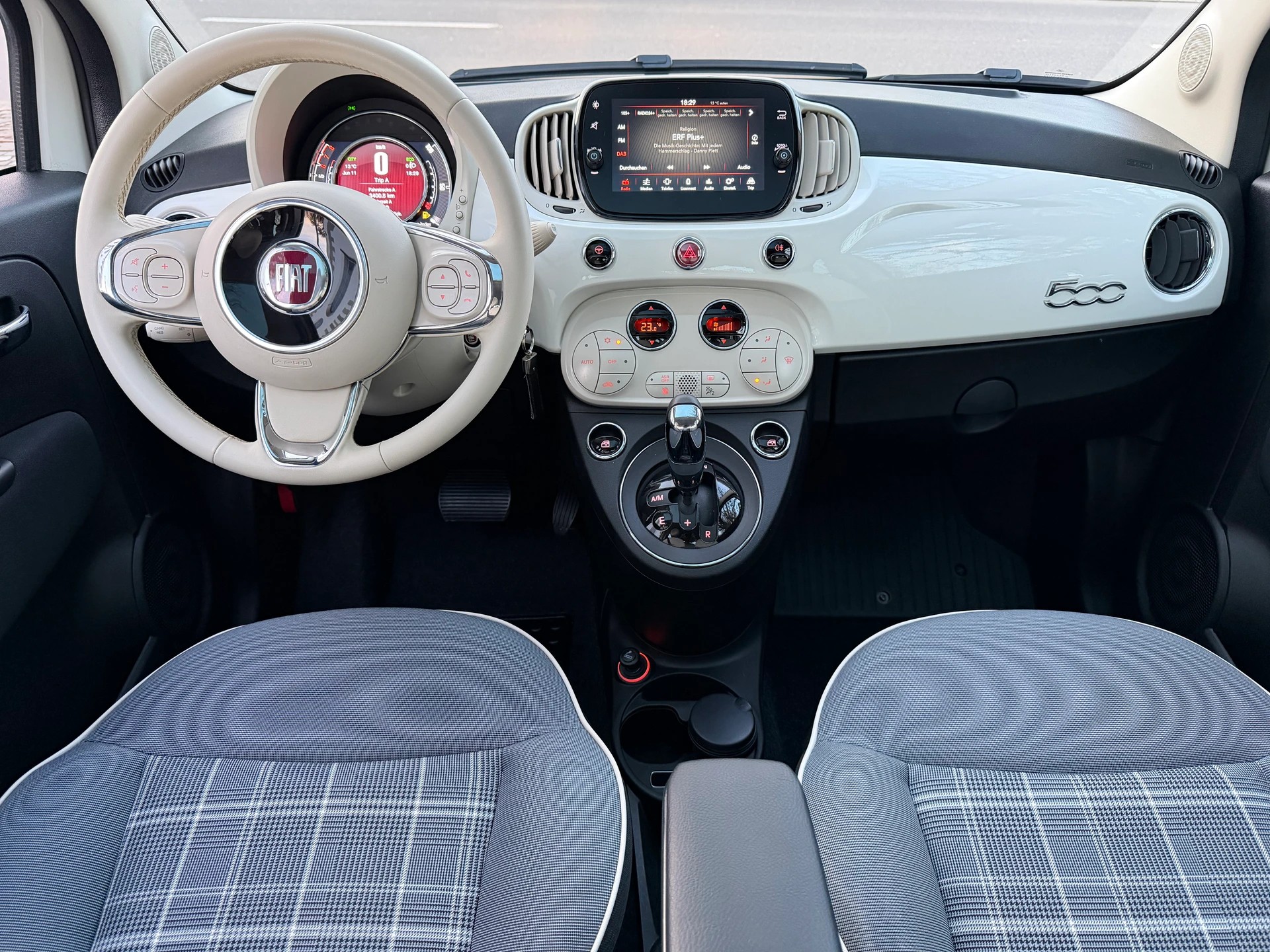 FIAT 500 1.2 Automatik / Frisch ab MFK / Vollständig Service gepflegt / 36 Monate Garantie exkl. / Panorama/ Tempomat / Klima-image-12