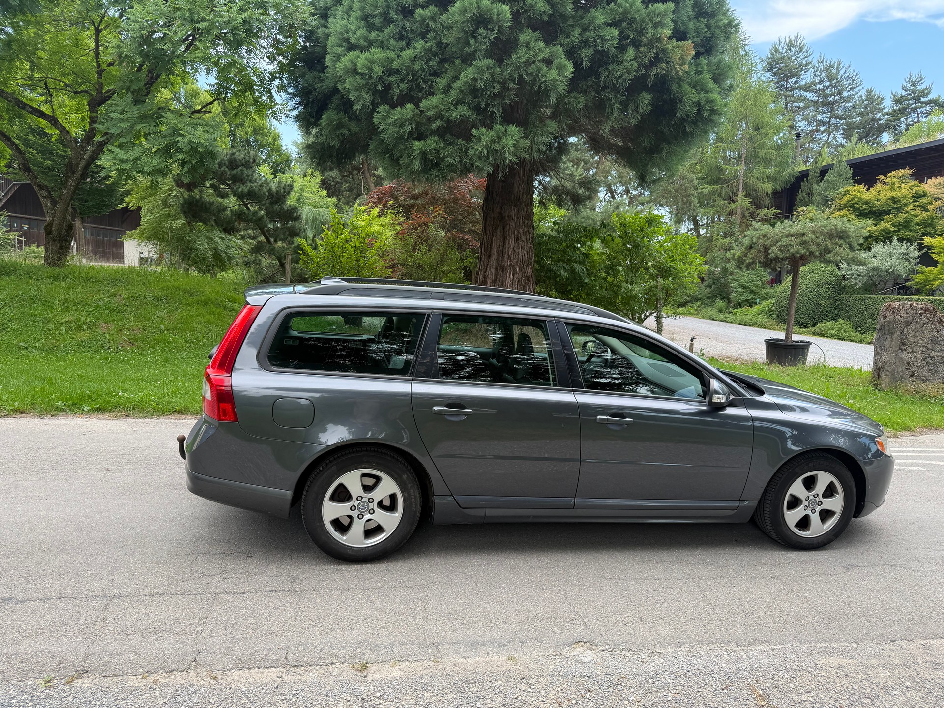 VOLVO V70 D5 AWD Momentum-image-5