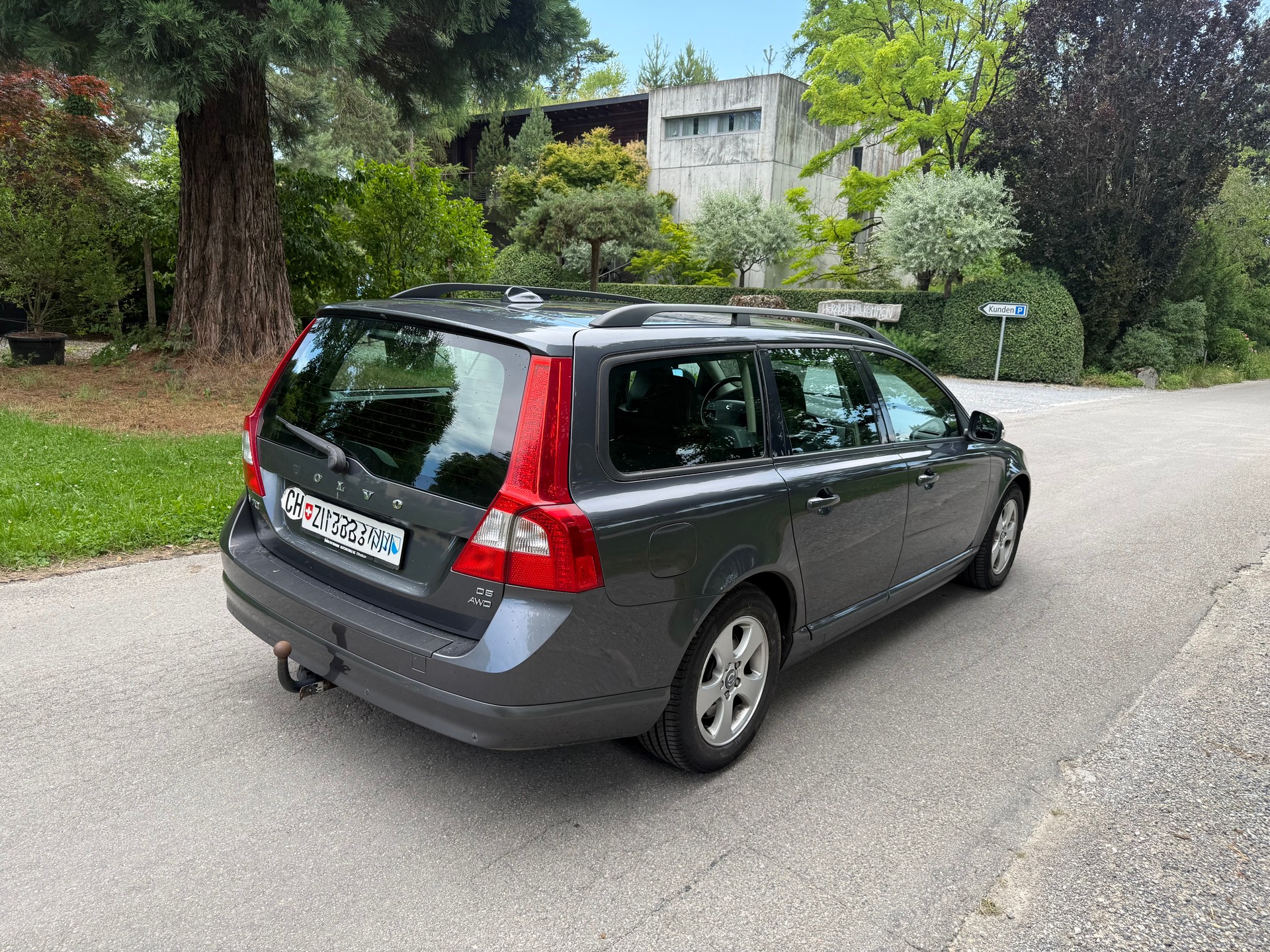 VOLVO V70 D5 AWD Momentum-image-4