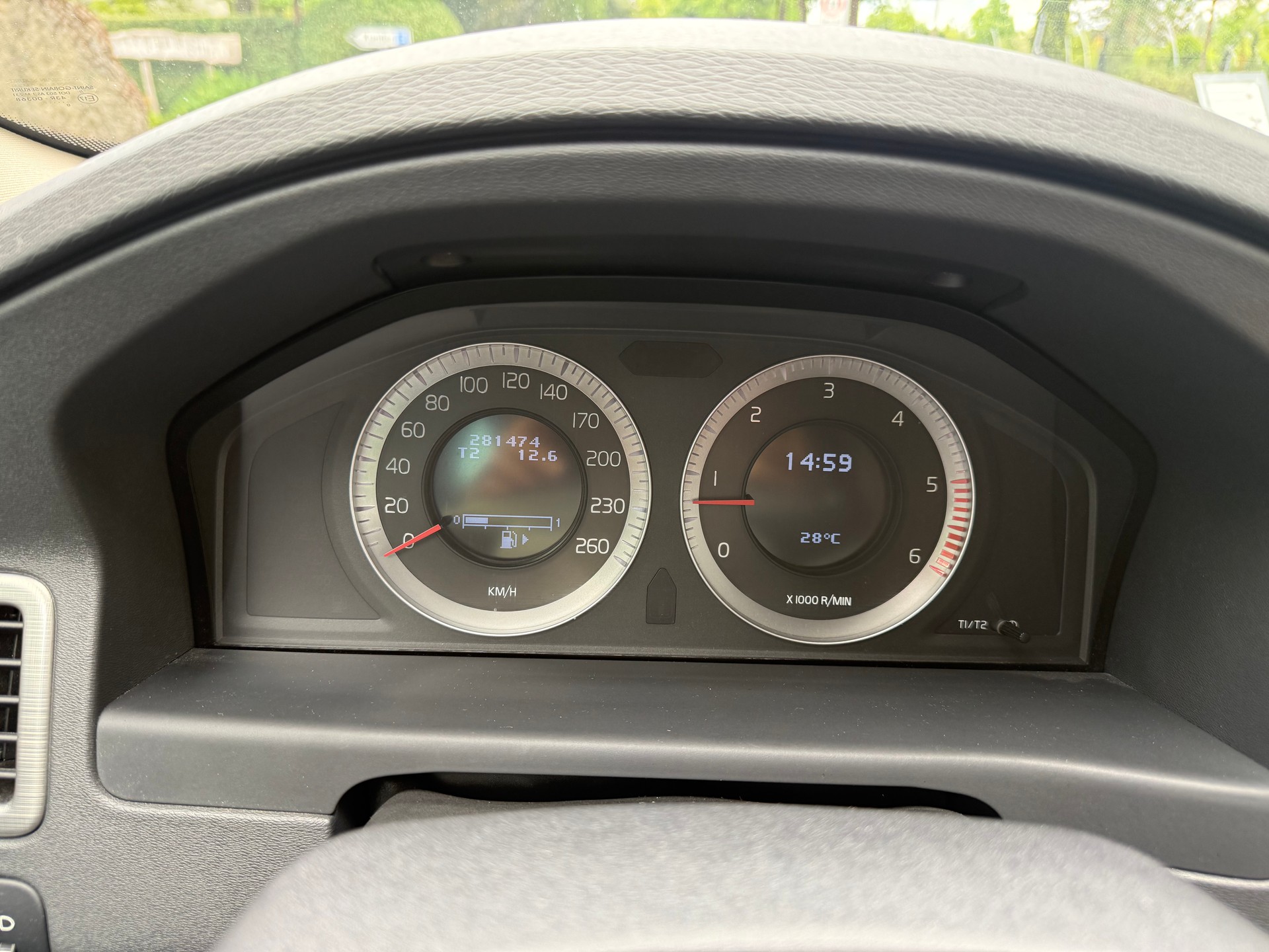 VOLVO V70 D5 AWD Momentum-image-10