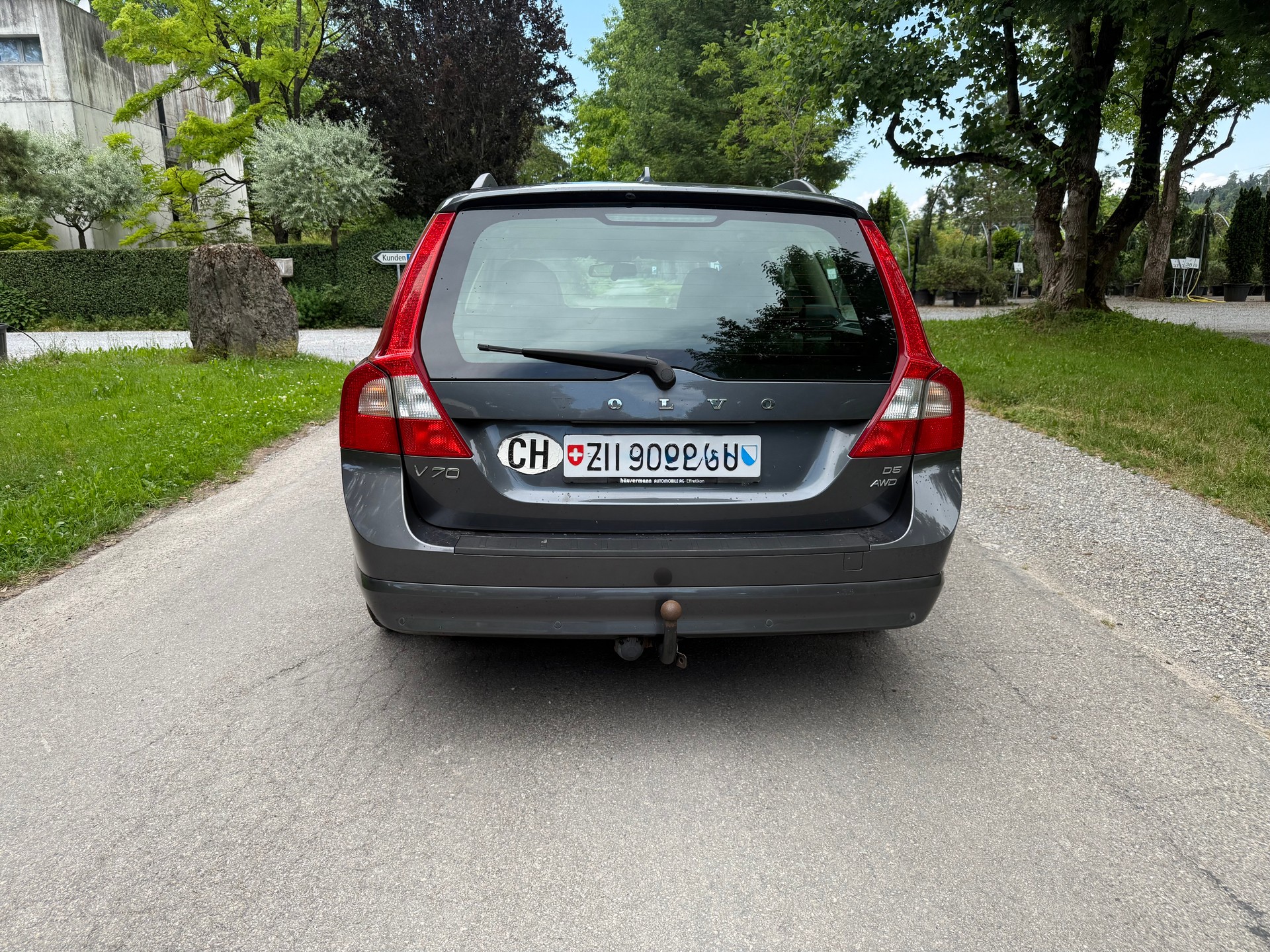 VOLVO V70 D5 AWD Momentum-image-3