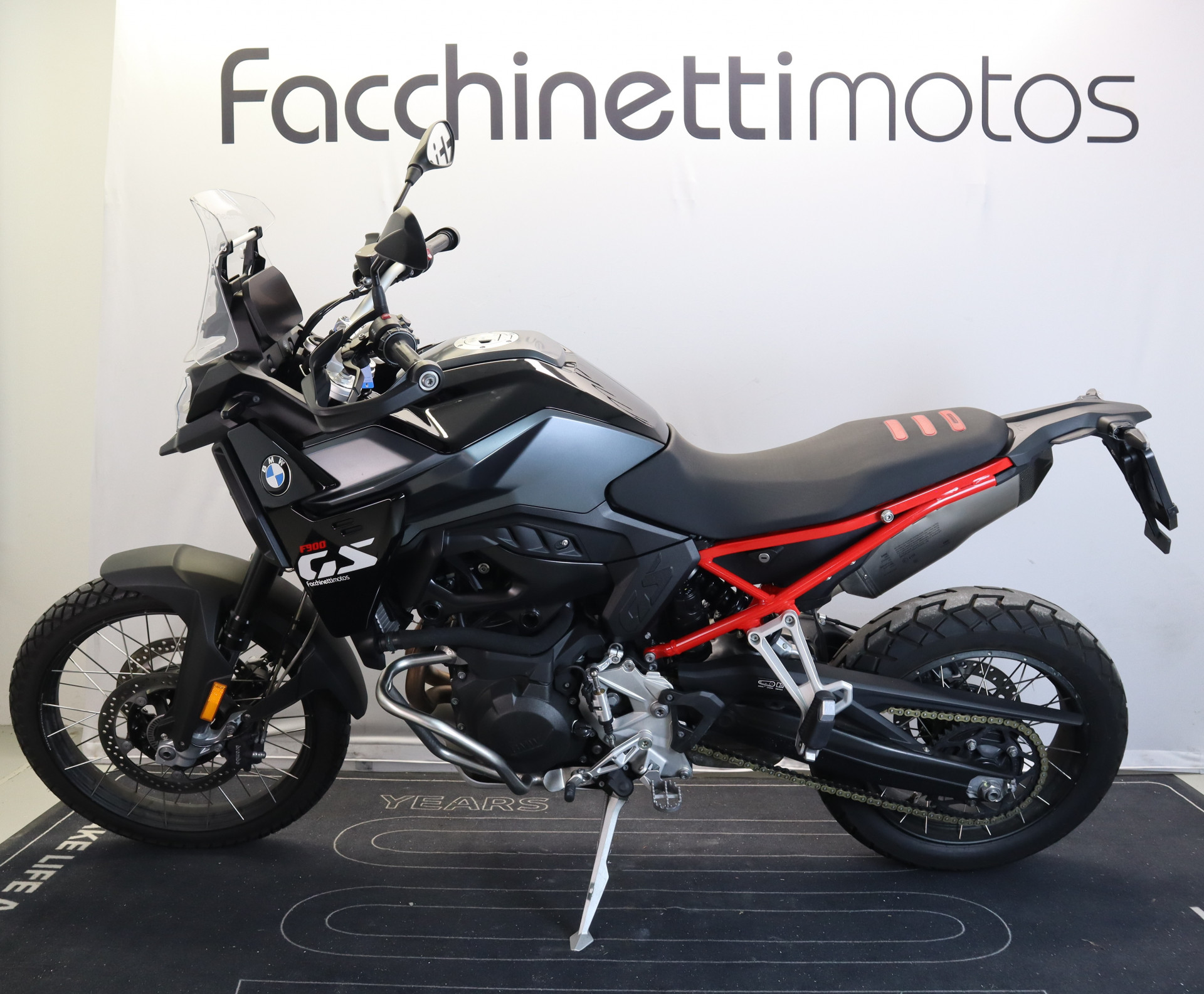 BMW F 900 GS-image-1