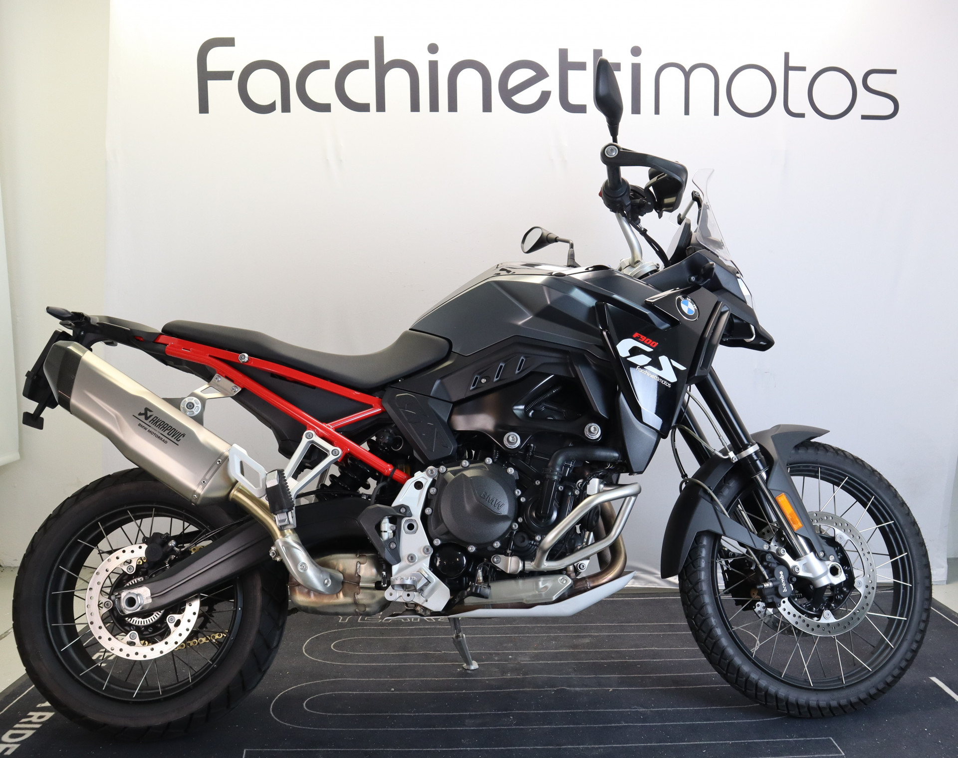 BMW F 900 GS-image-0