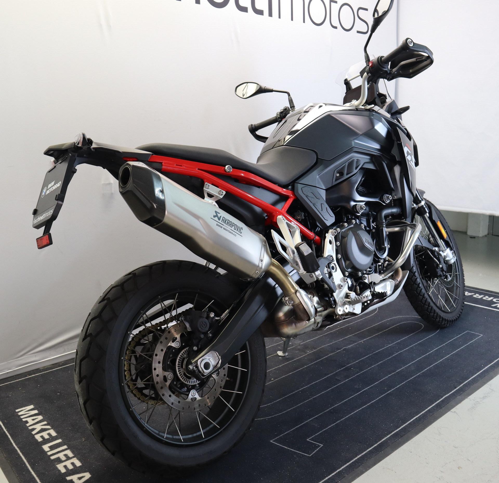 BMW F 900 GS-image-2