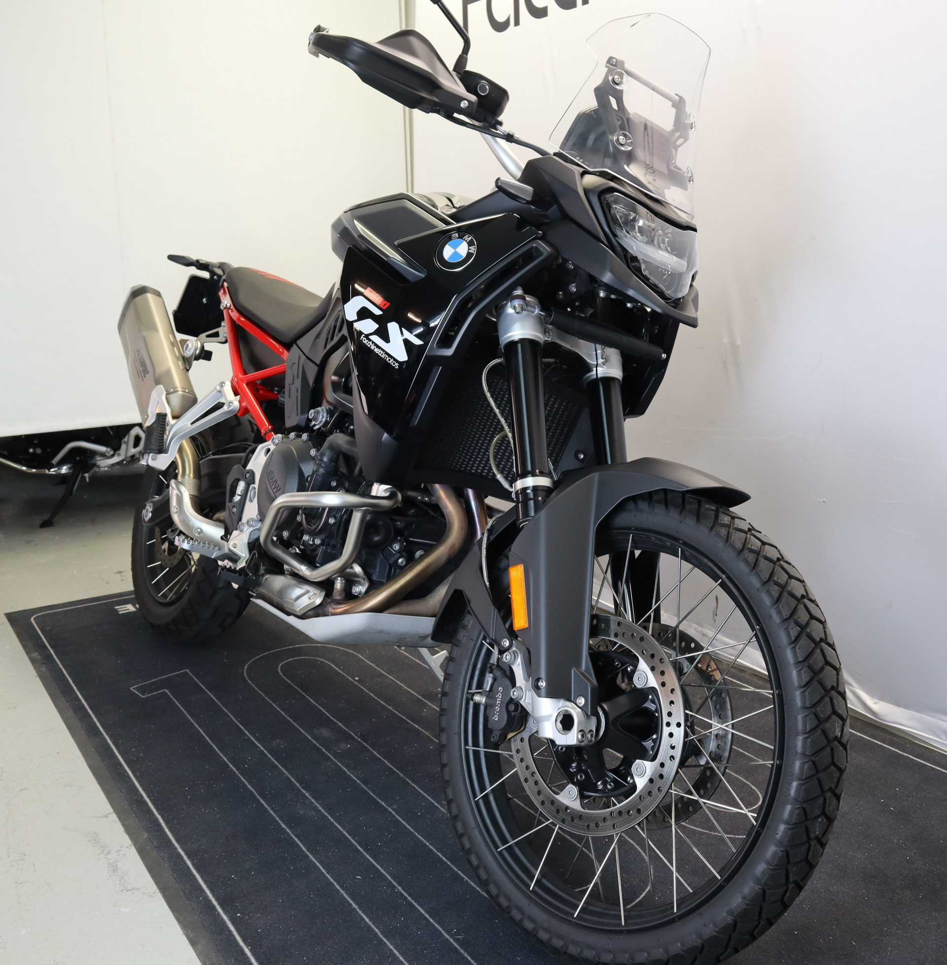 BMW F 900 GS-image-3