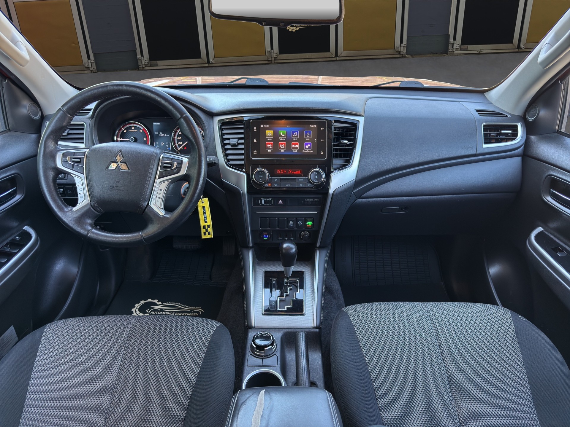 MITSUBISHI L 200 2.2 Style Double Cab Automat-image-10
