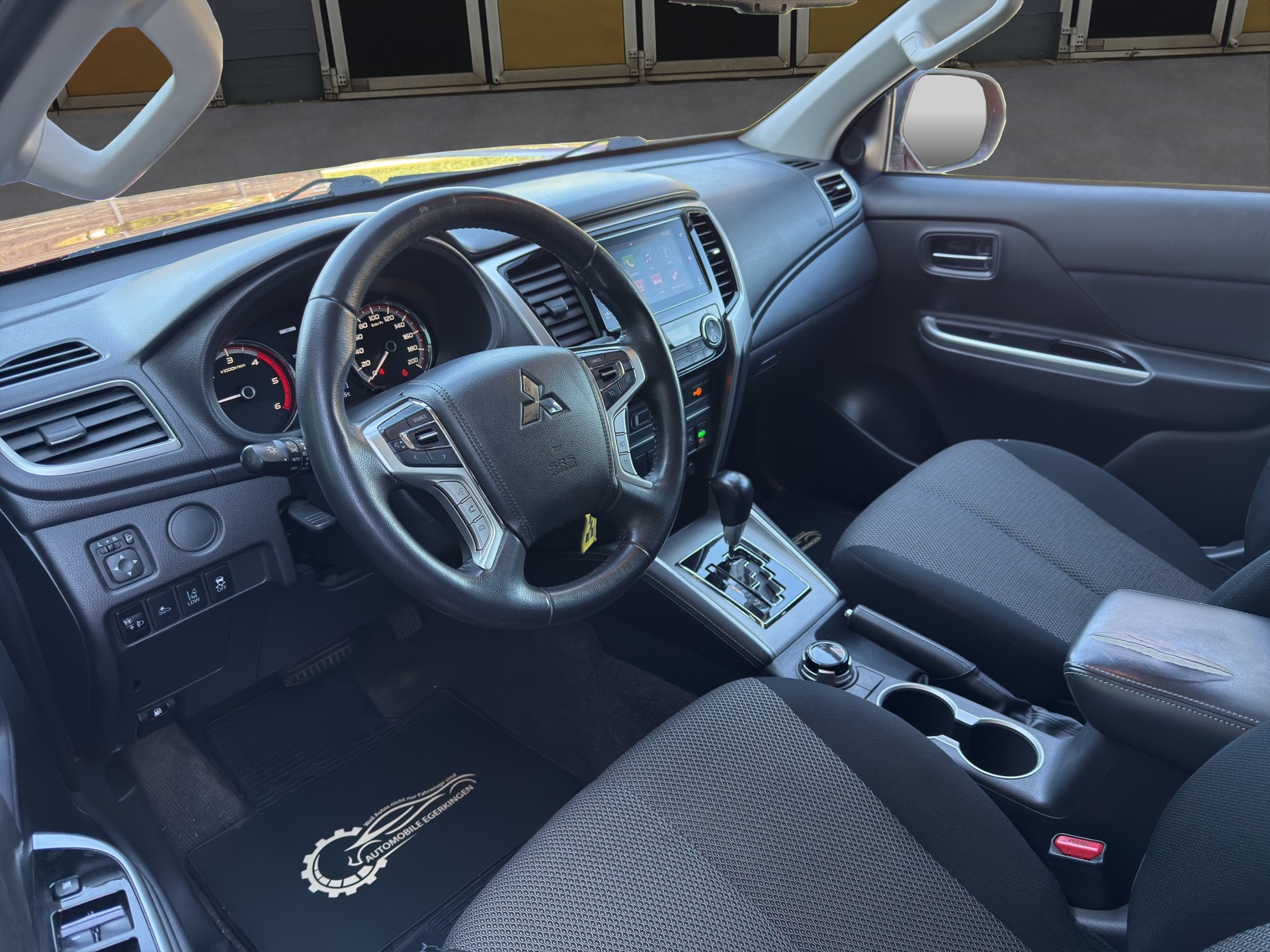 MITSUBISHI L 200 2.2 Style Double Cab Automat-image-8