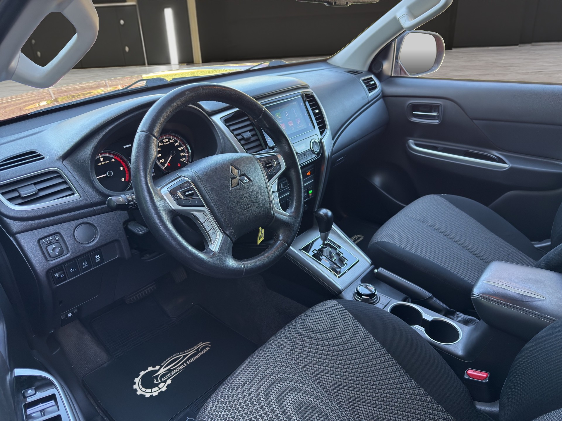 MITSUBISHI L 200 2.2 Style Double Cab Automat-image-8