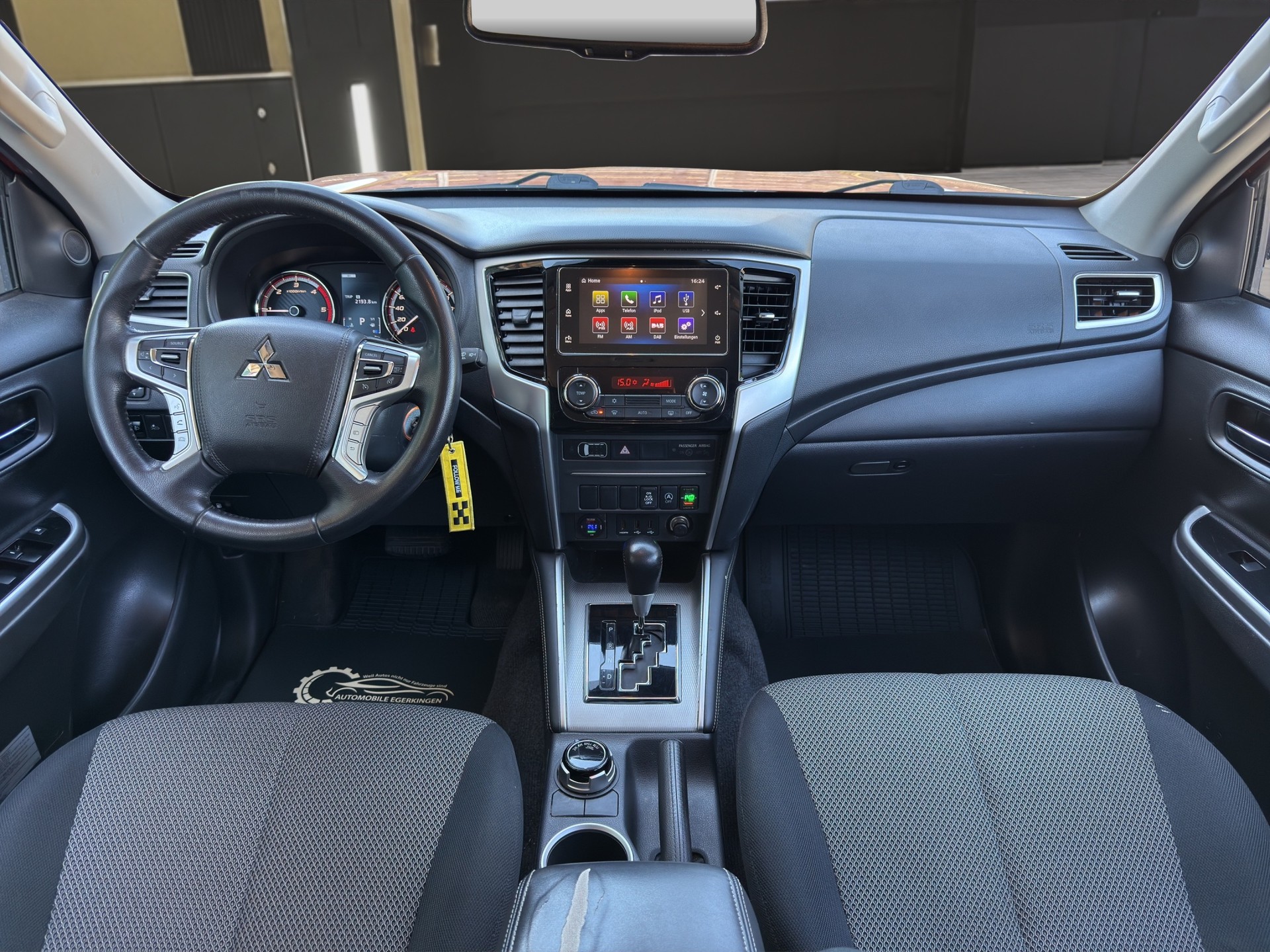 MITSUBISHI L 200 2.2 Style Double Cab Automat-image-10
