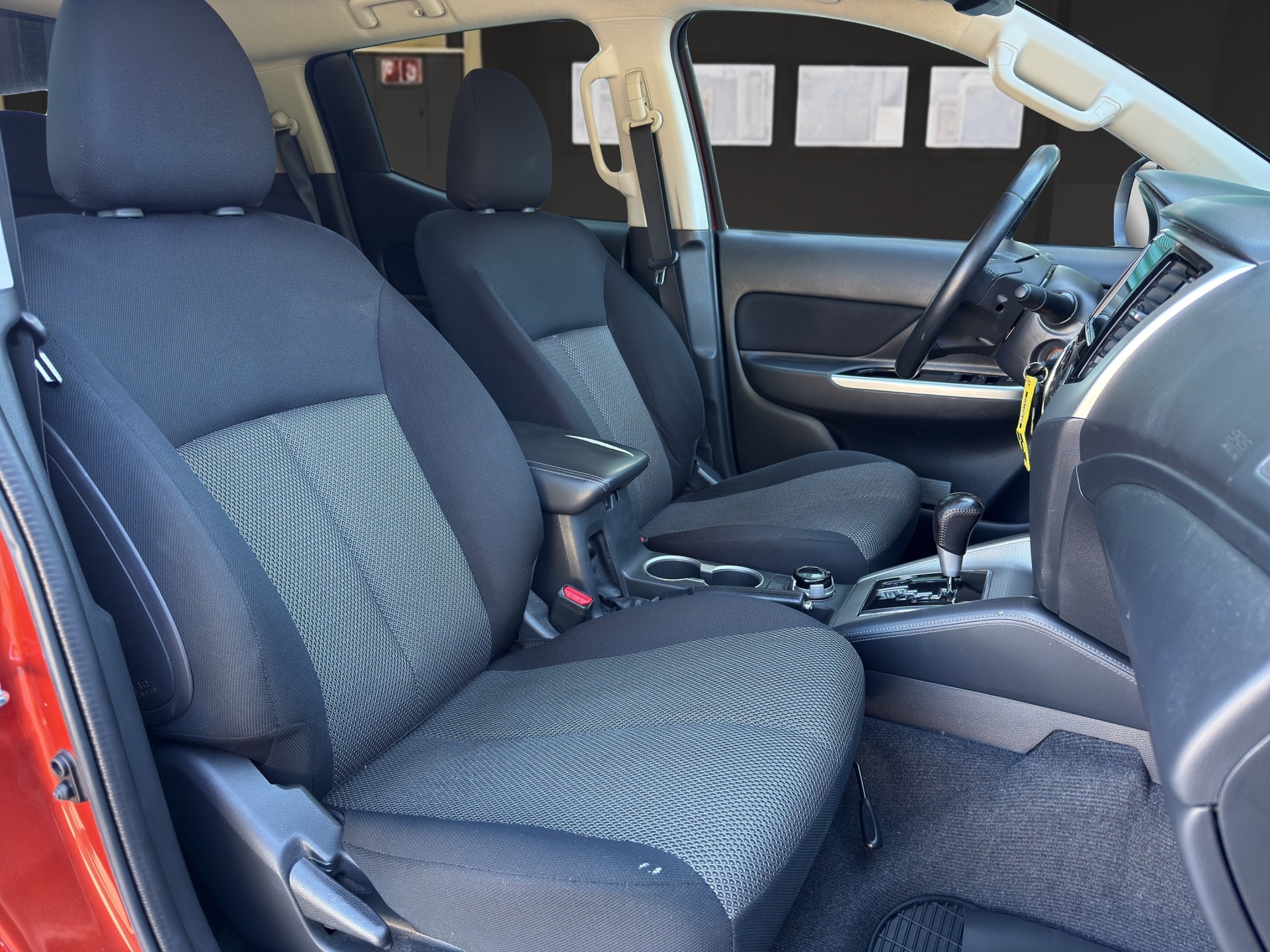 MITSUBISHI L 200 2.2 Style Double Cab Automat-image-9